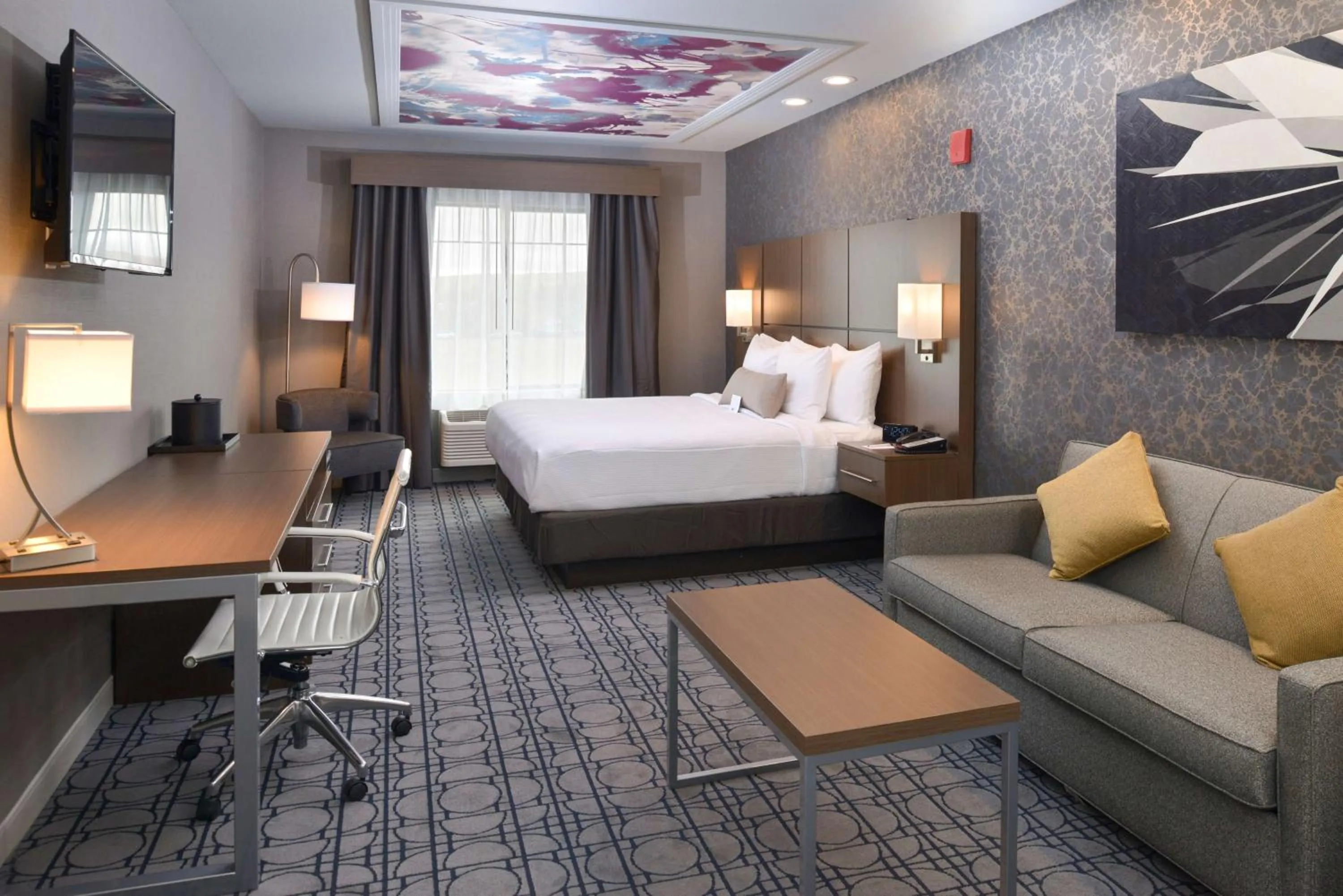 Photo of the whole room, Bed in Best Western Plus Coalinga Inn