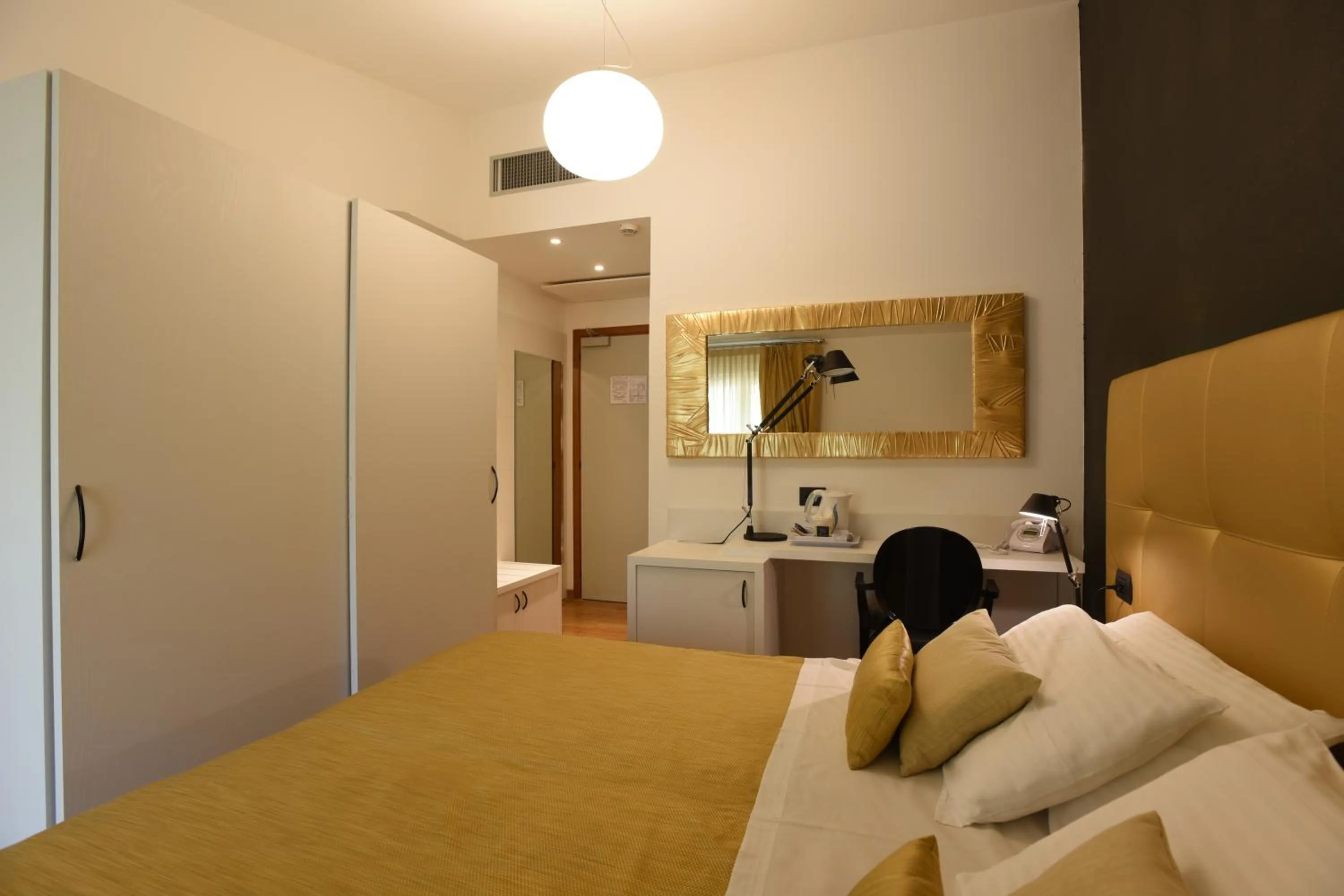 Bedroom in Hotel La Vigna