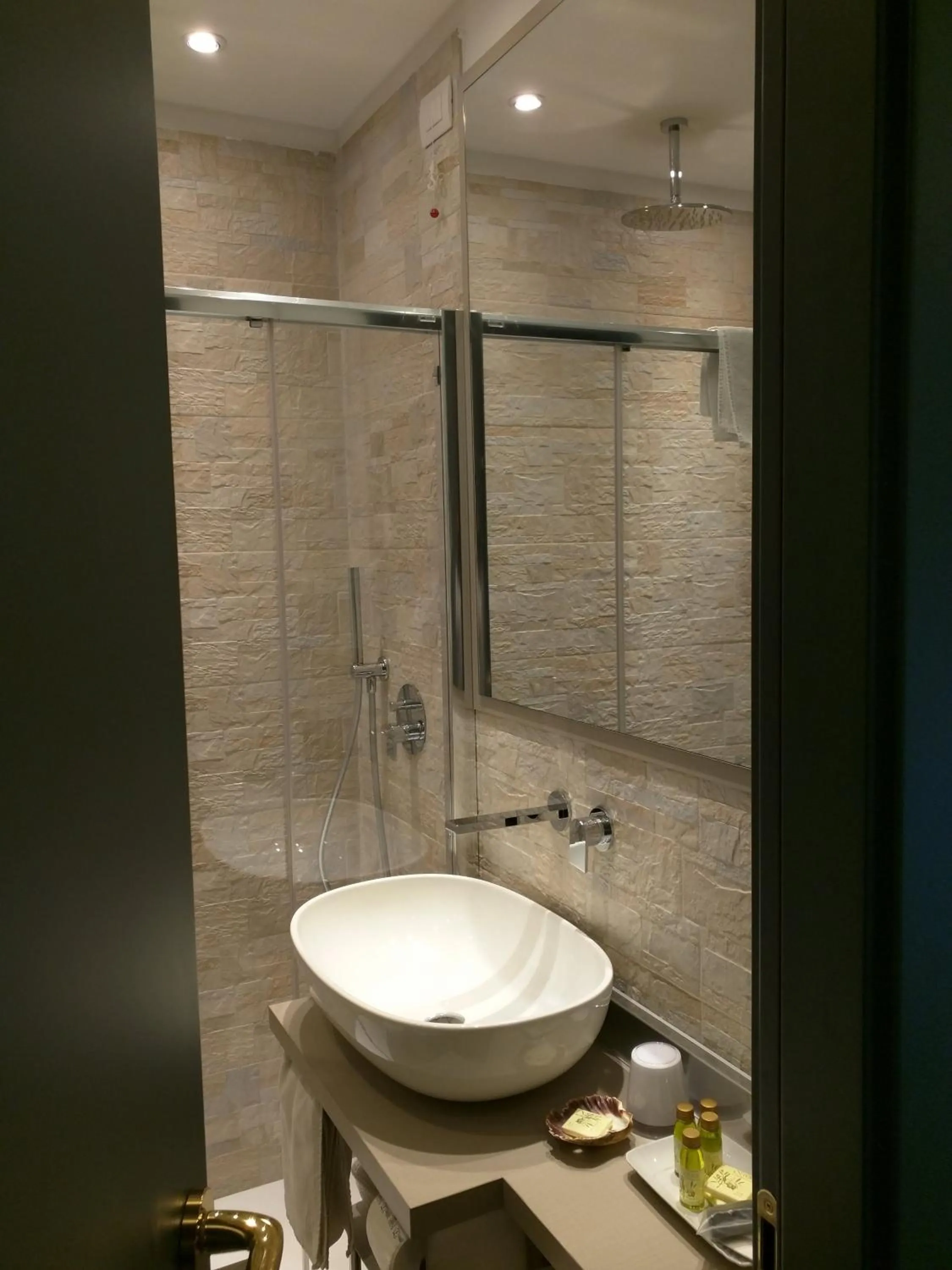 Bathroom in Hotel La Vigna