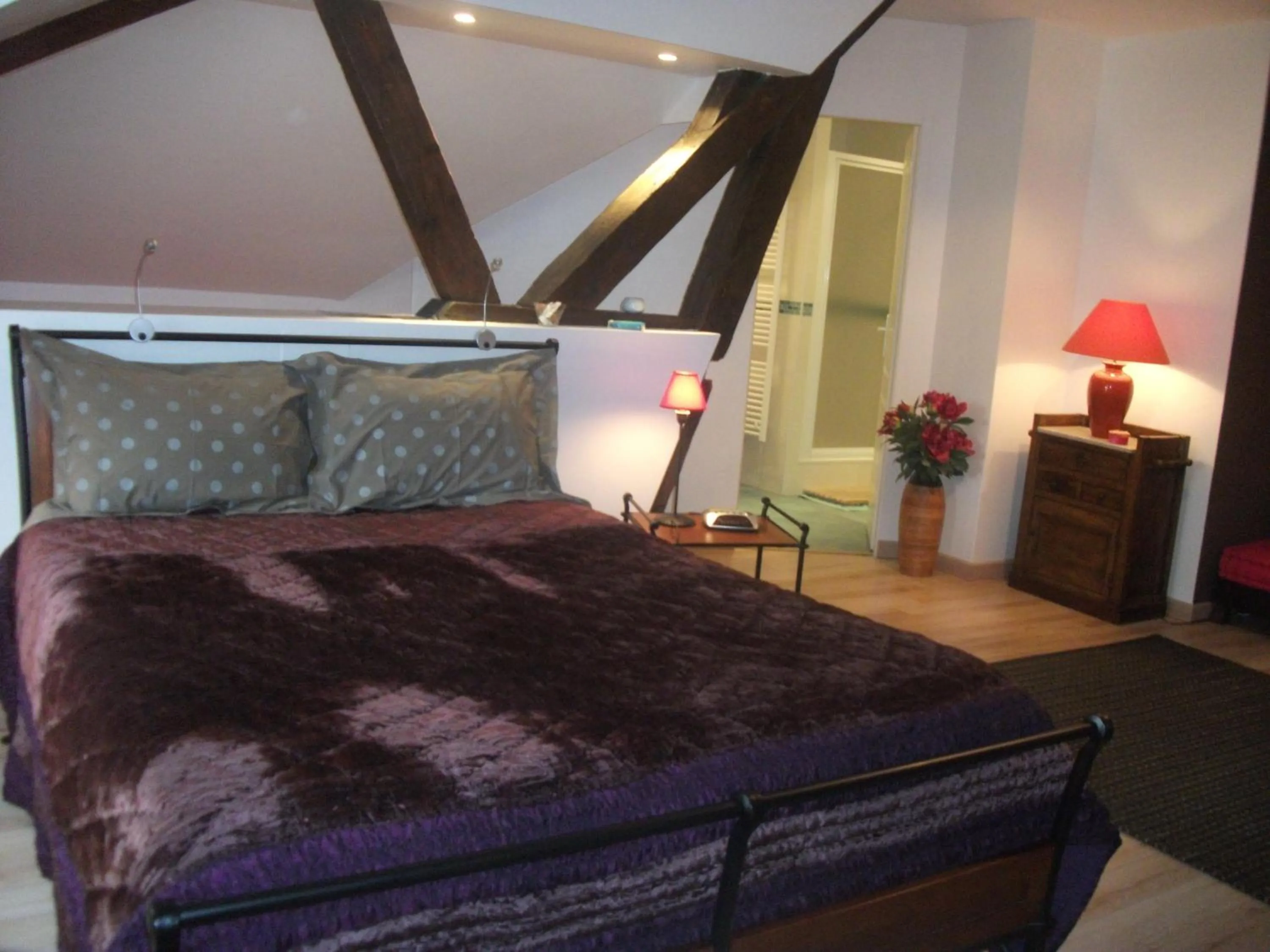 Photo of the whole room, Bed in Le Moulin De Laval