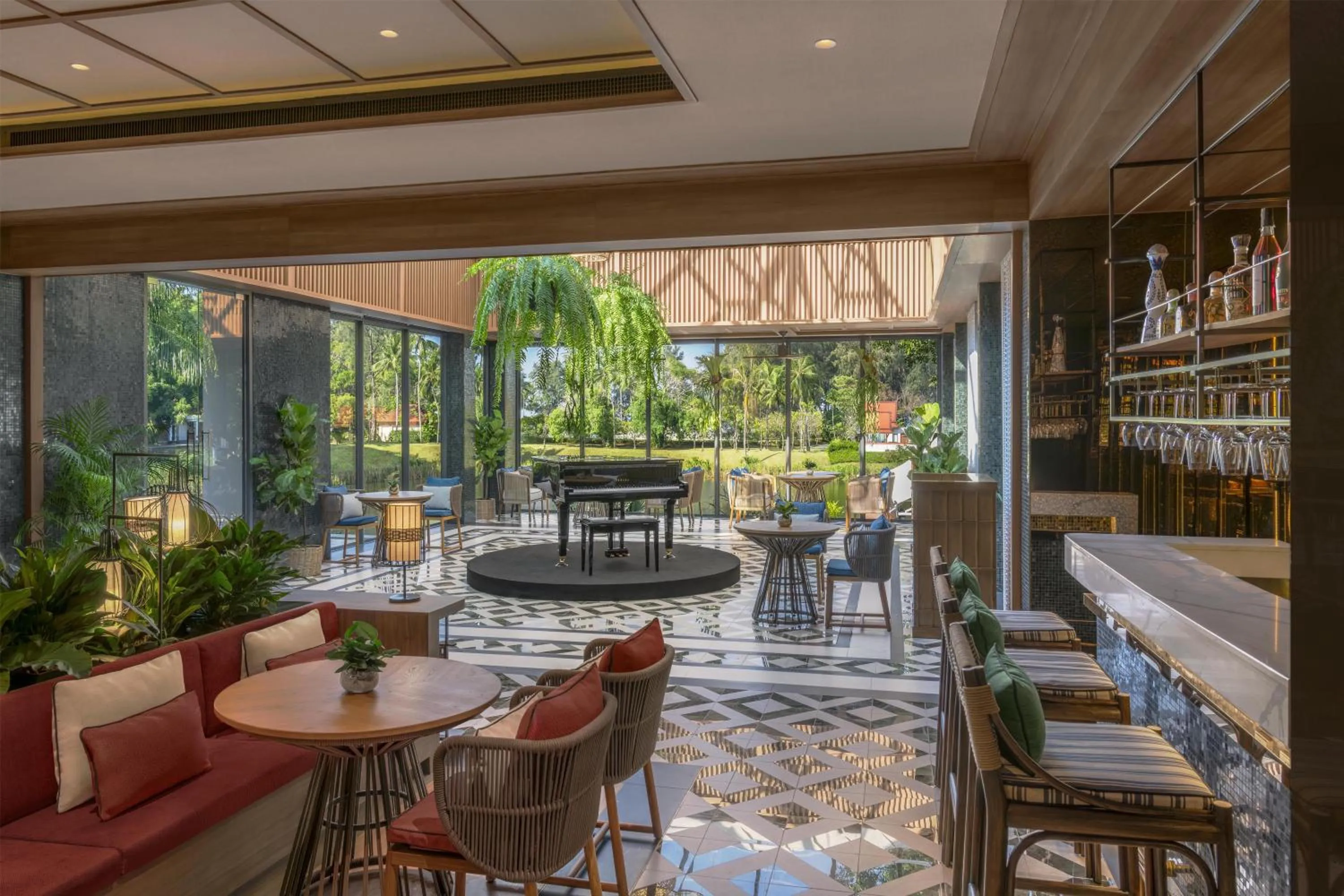 Lounge or bar in Banyan Tree Phuket