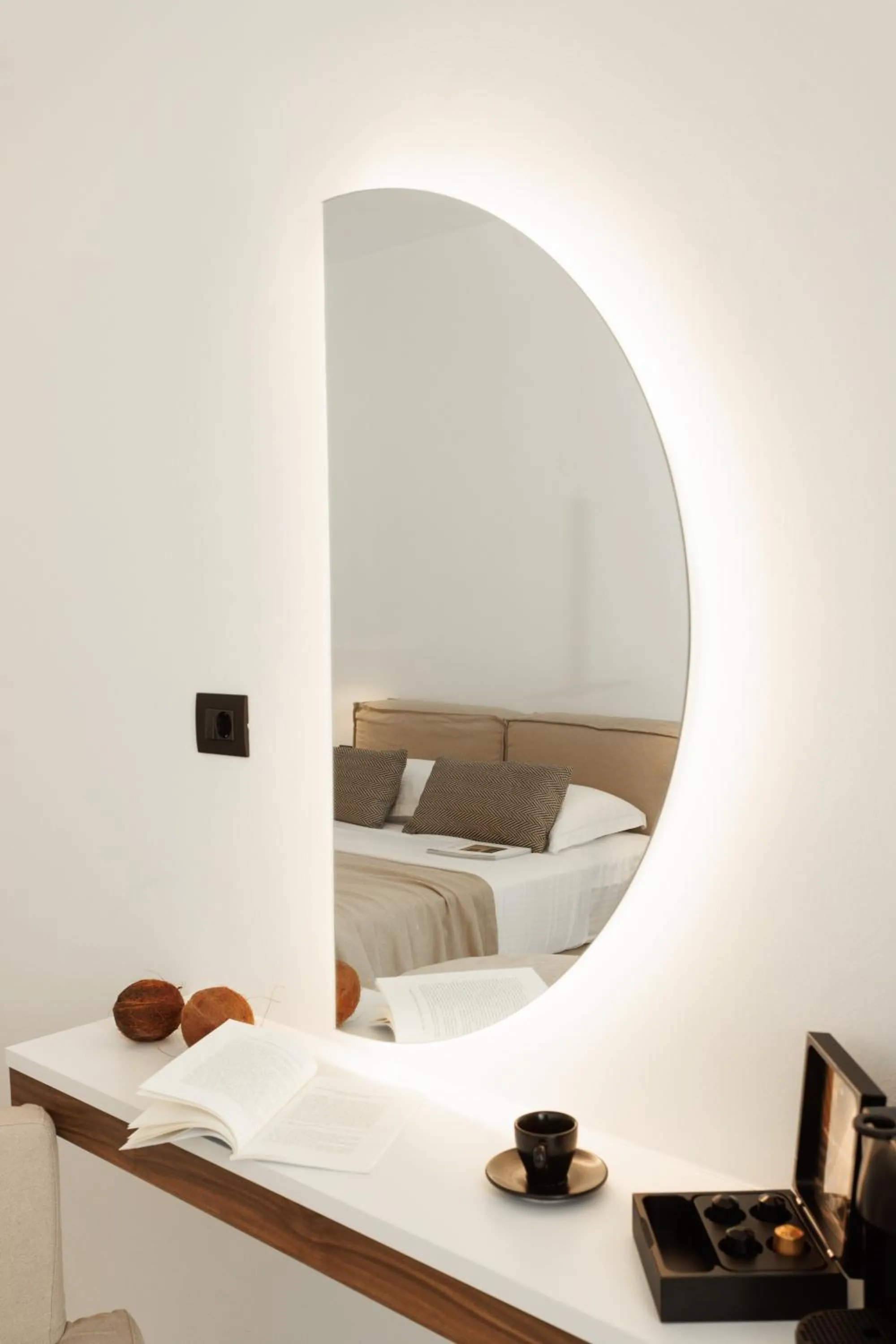 Seating area, Bed in Hotel Sphinx