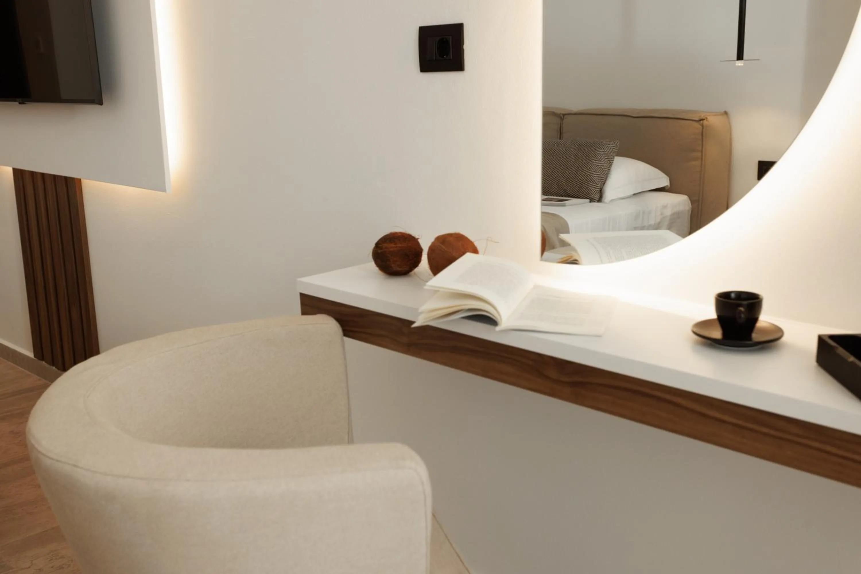 Seating area, Bed in Hotel Sphinx