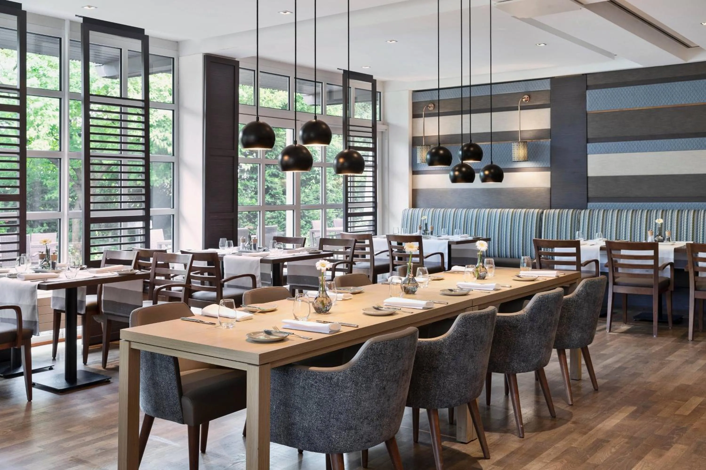 Restaurant/places to eat in Courtyard by Marriott Wiesbaden-Nordenstadt