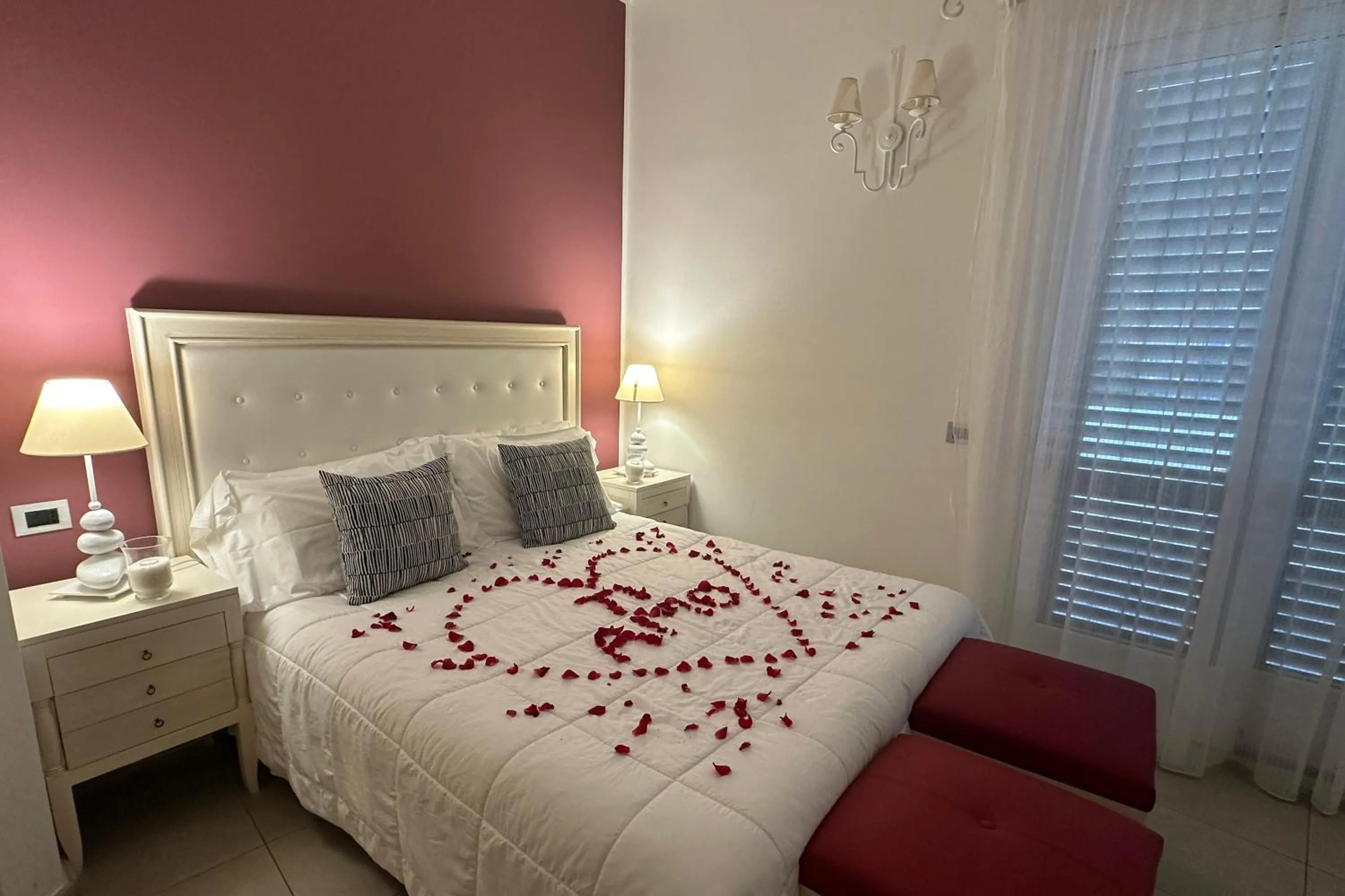 Bedroom, Bed in Hotel Mea - Aeolian Charme