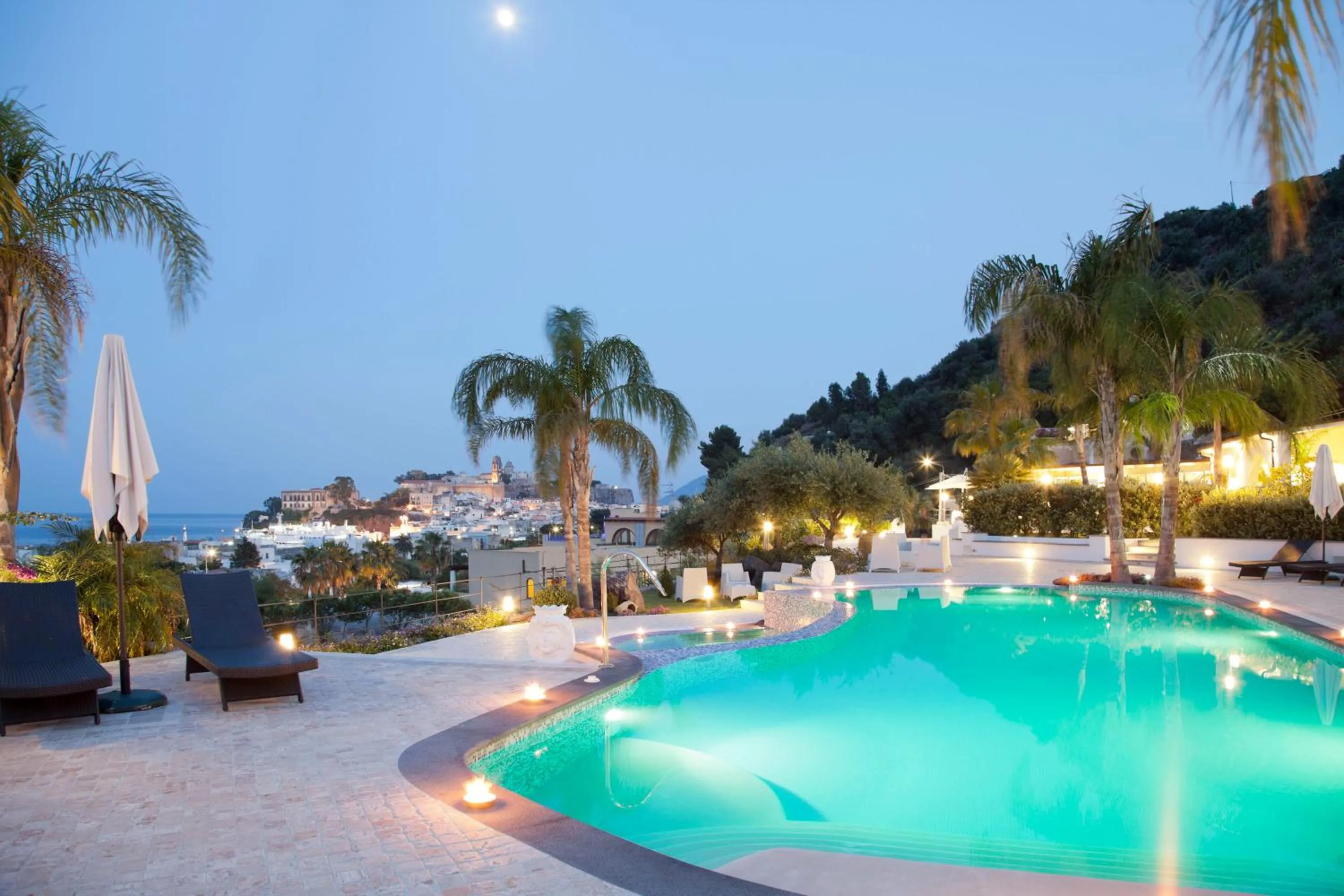 Night in Hotel Mea - Aeolian Charme