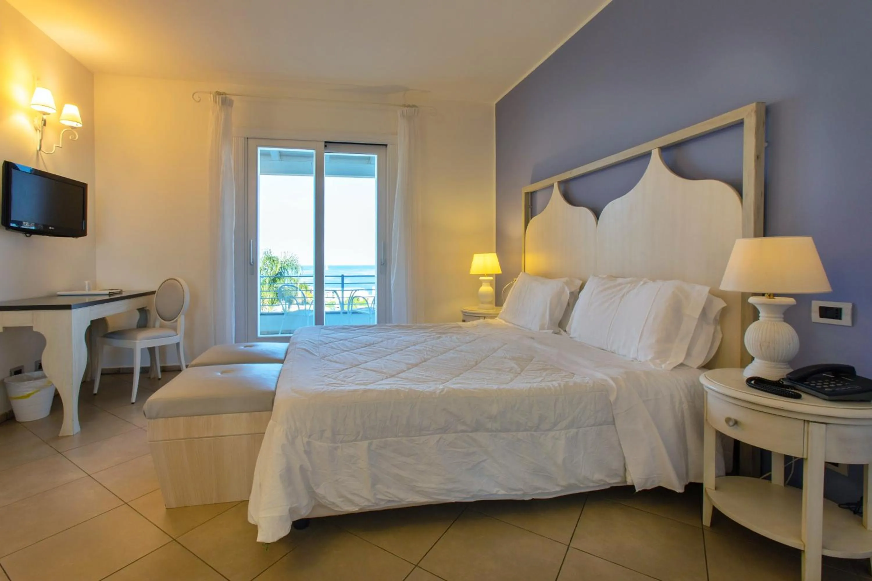 Bed in Hotel Mea - Aeolian Charme