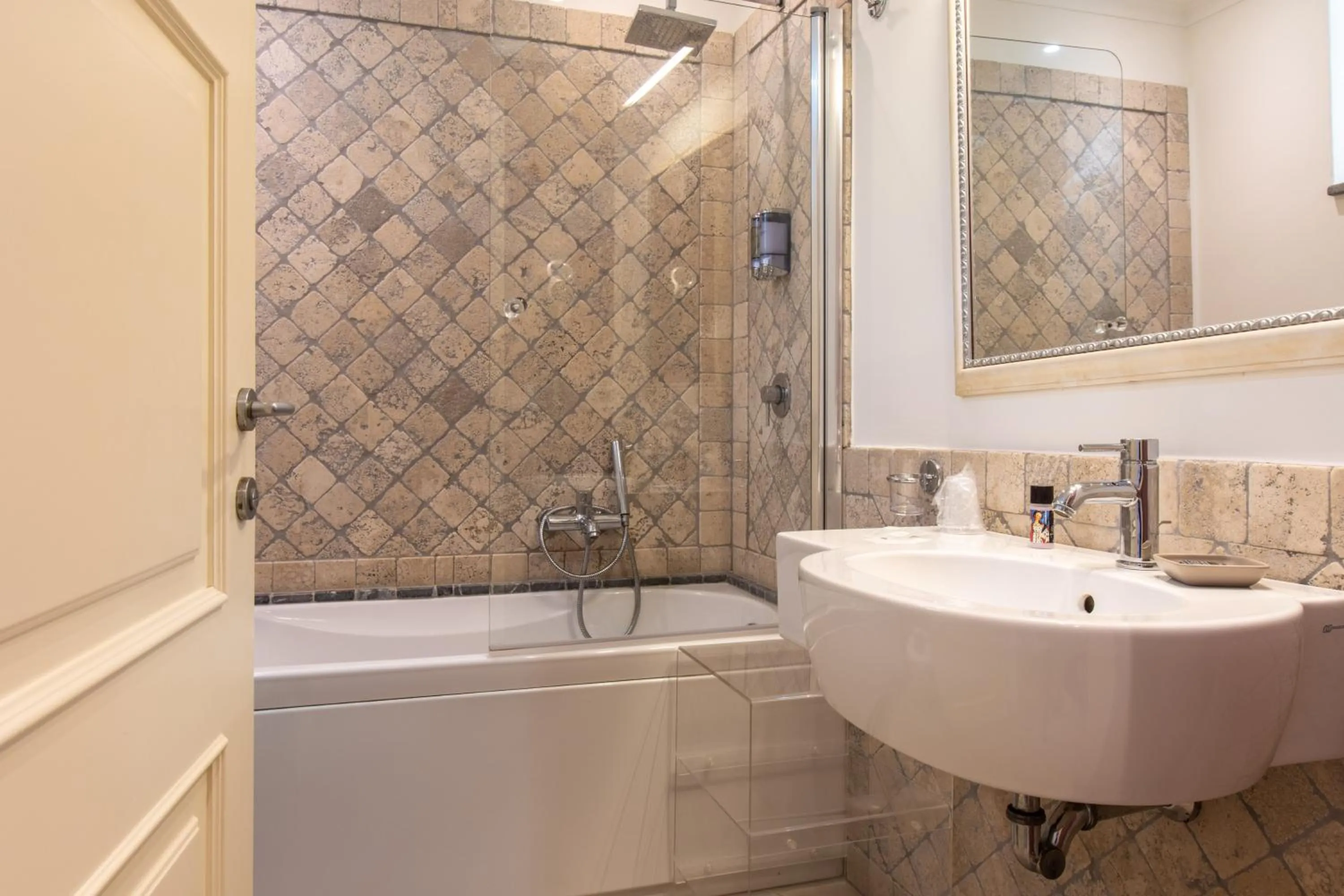 Bathroom in Hotel Mea - Aeolian Charme