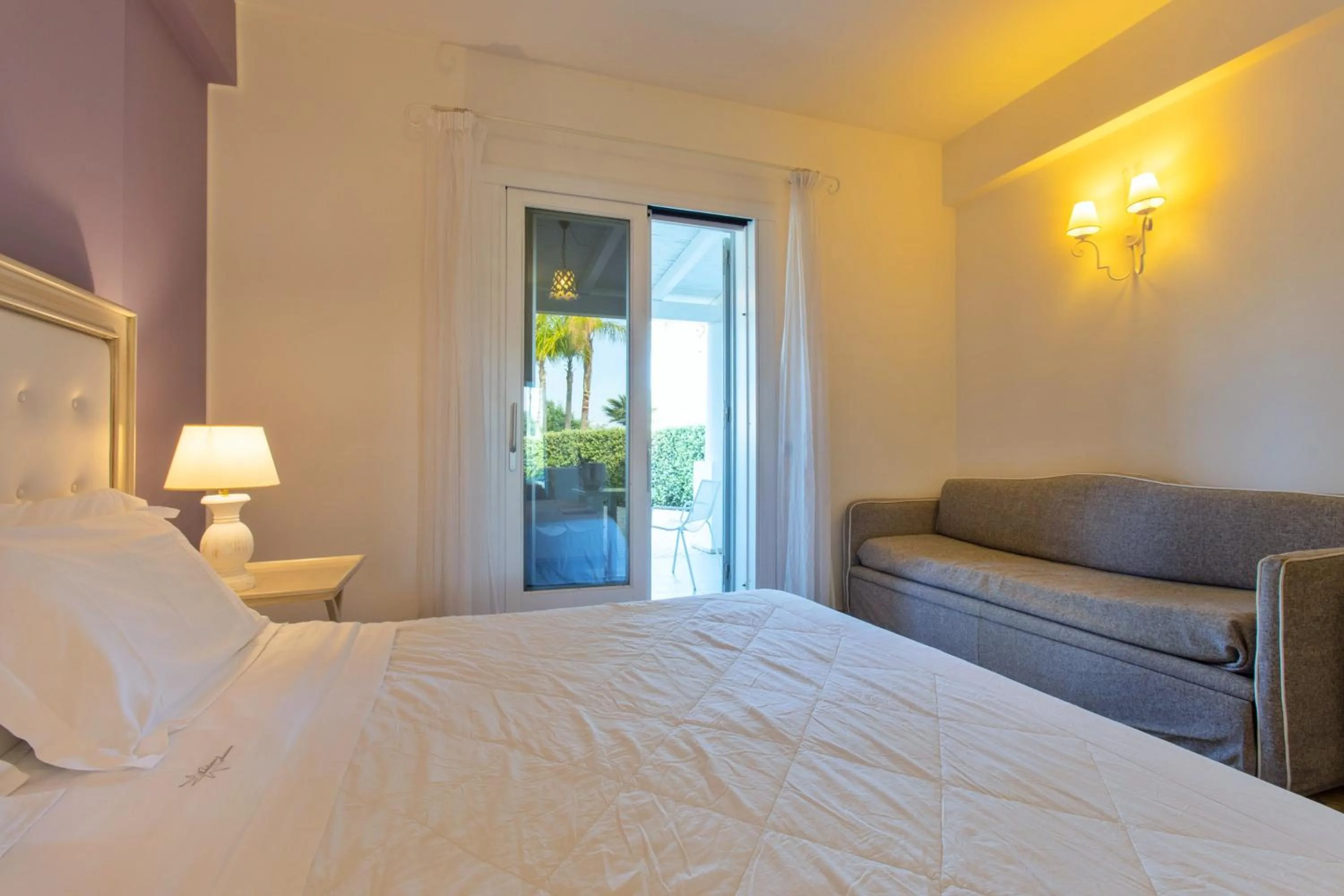 Bedroom, Bed in Hotel Mea - Aeolian Charme