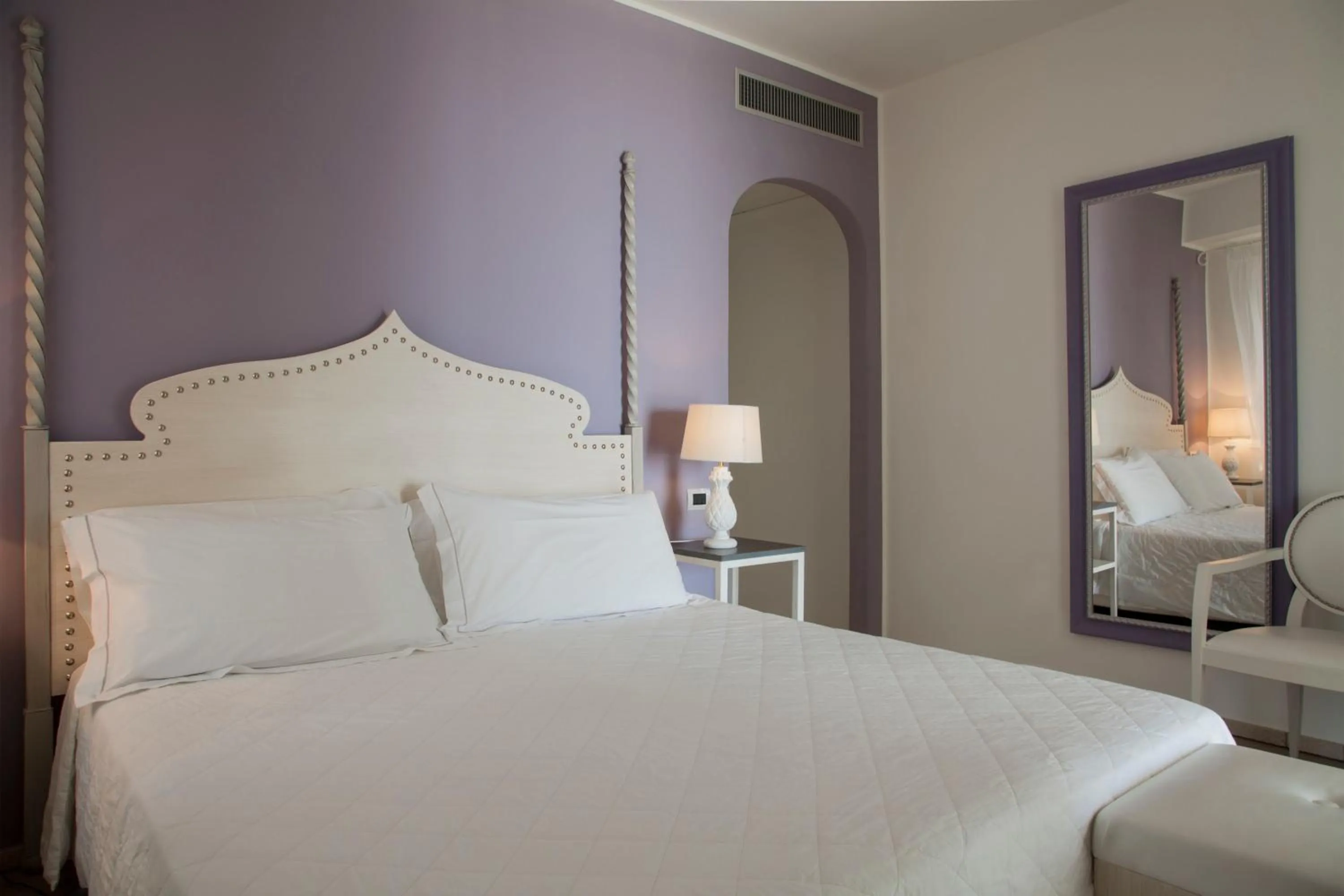 Bed in Hotel Mea - Aeolian Charme