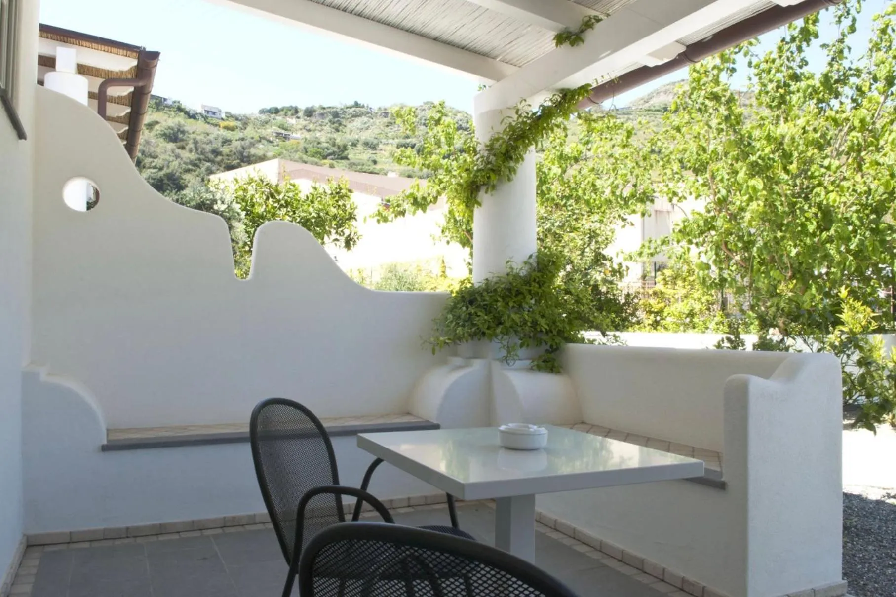 Patio in Hotel Mea - Aeolian Charme