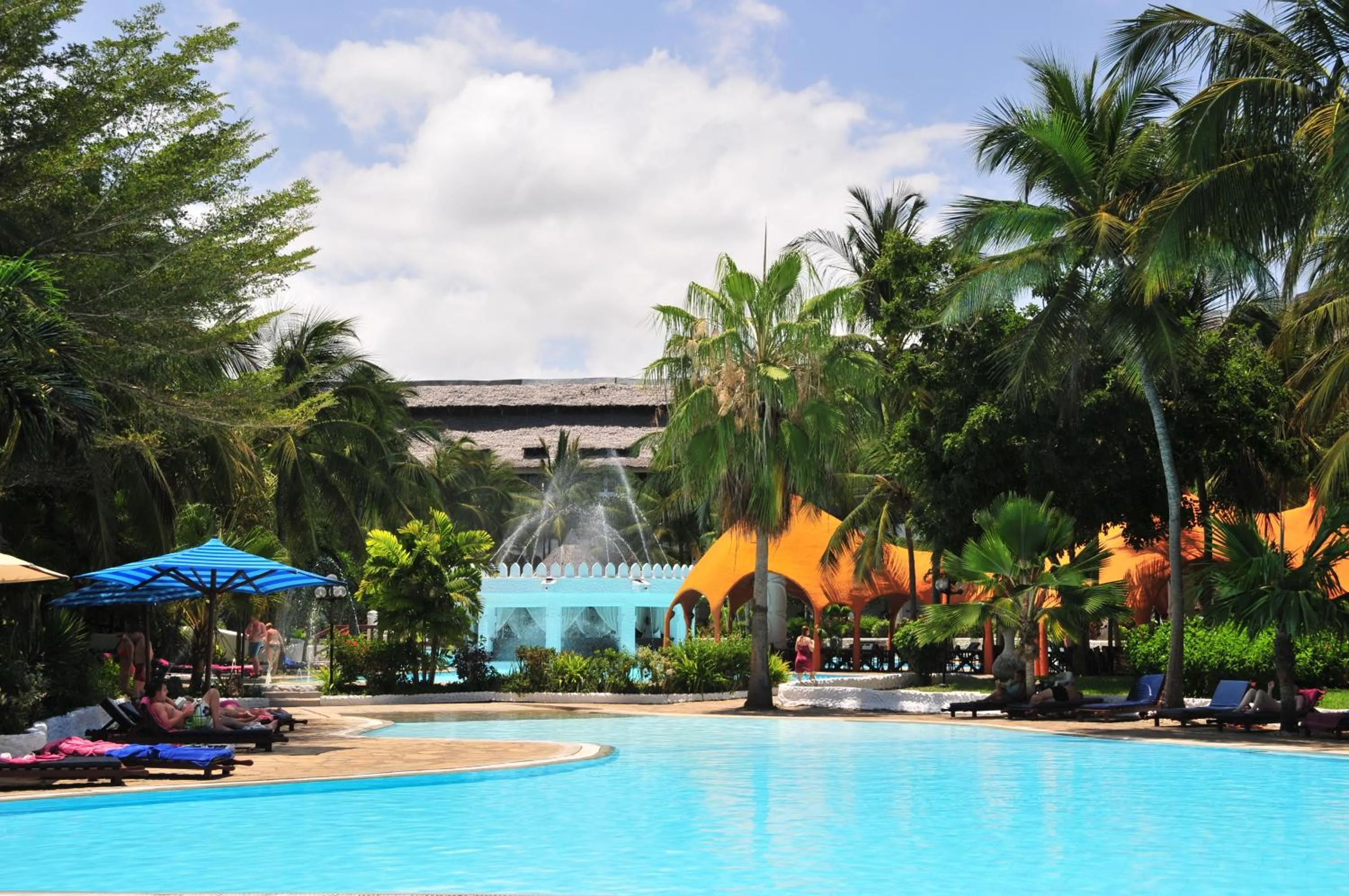 Swimming pool in Southern Palms Beach Resort
