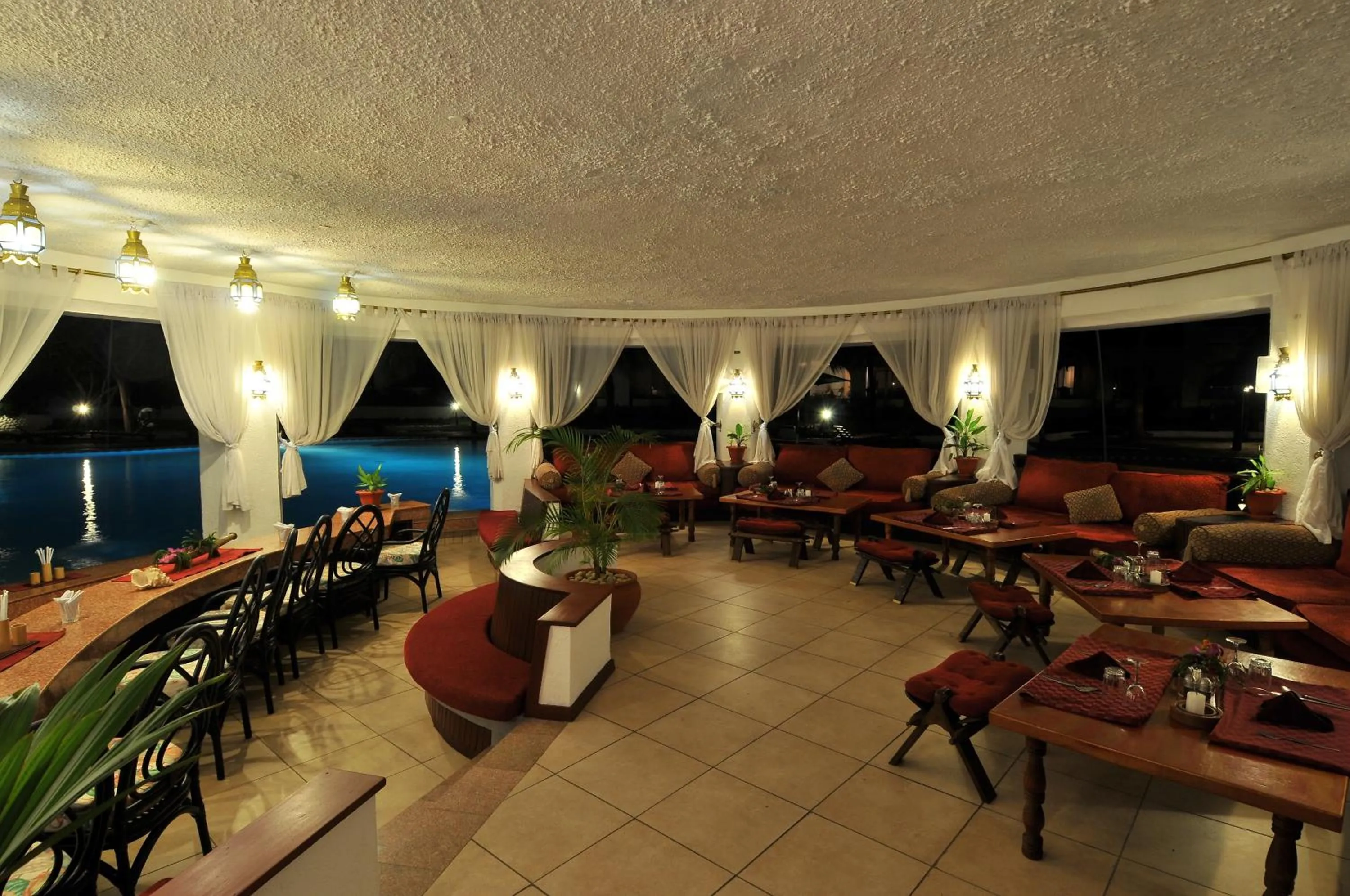 Lounge or bar in Southern Palms Beach Resort