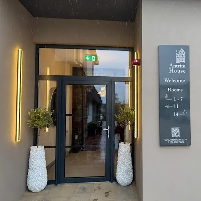 King Suite with Sea View (No Hot Tub) in Antrim House Guest Rooms & Suites King Suite with Sea View (No Hot Tub) in Antrim House Guest Rooms & Suites