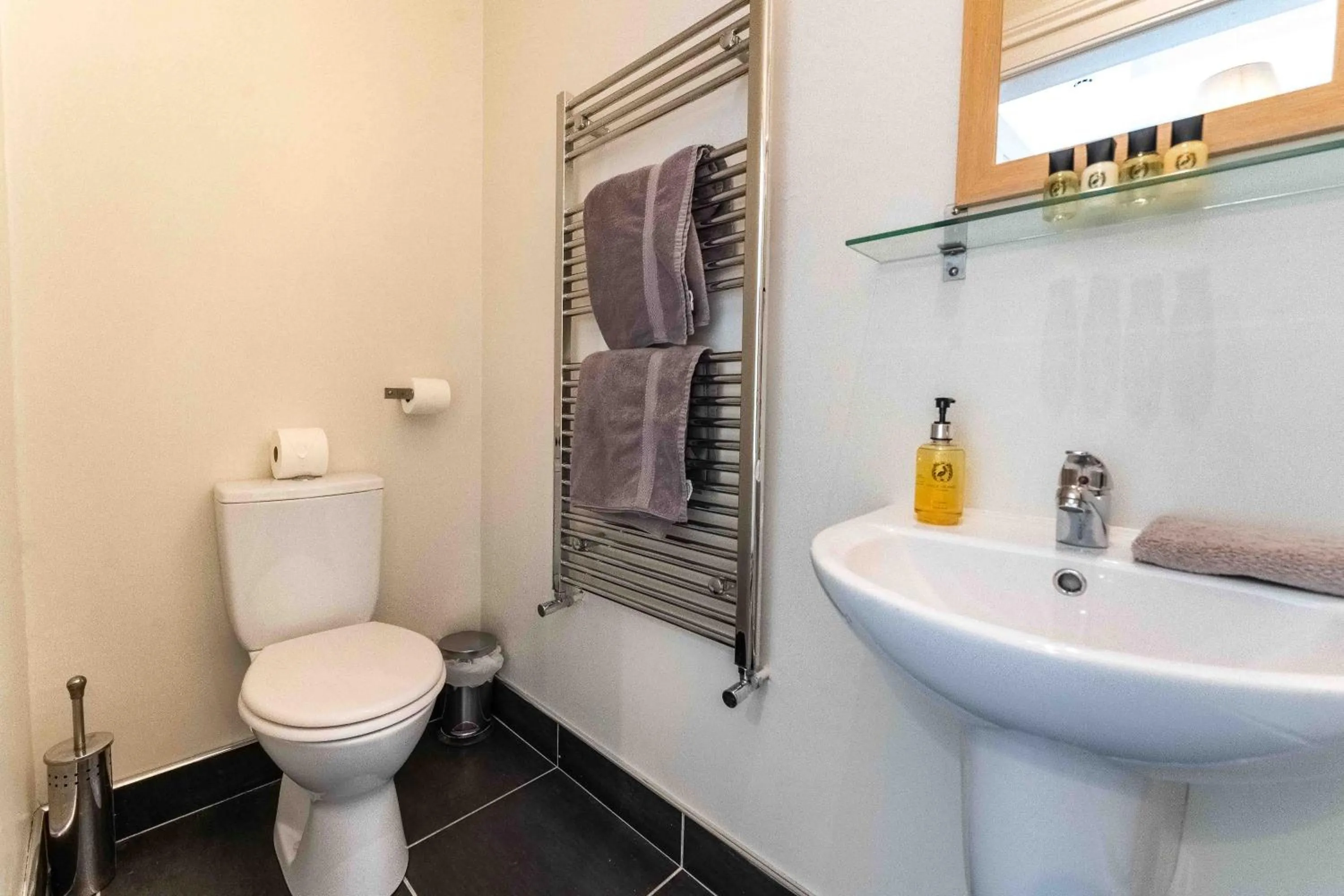 Antrim House Guest Rooms & Suites