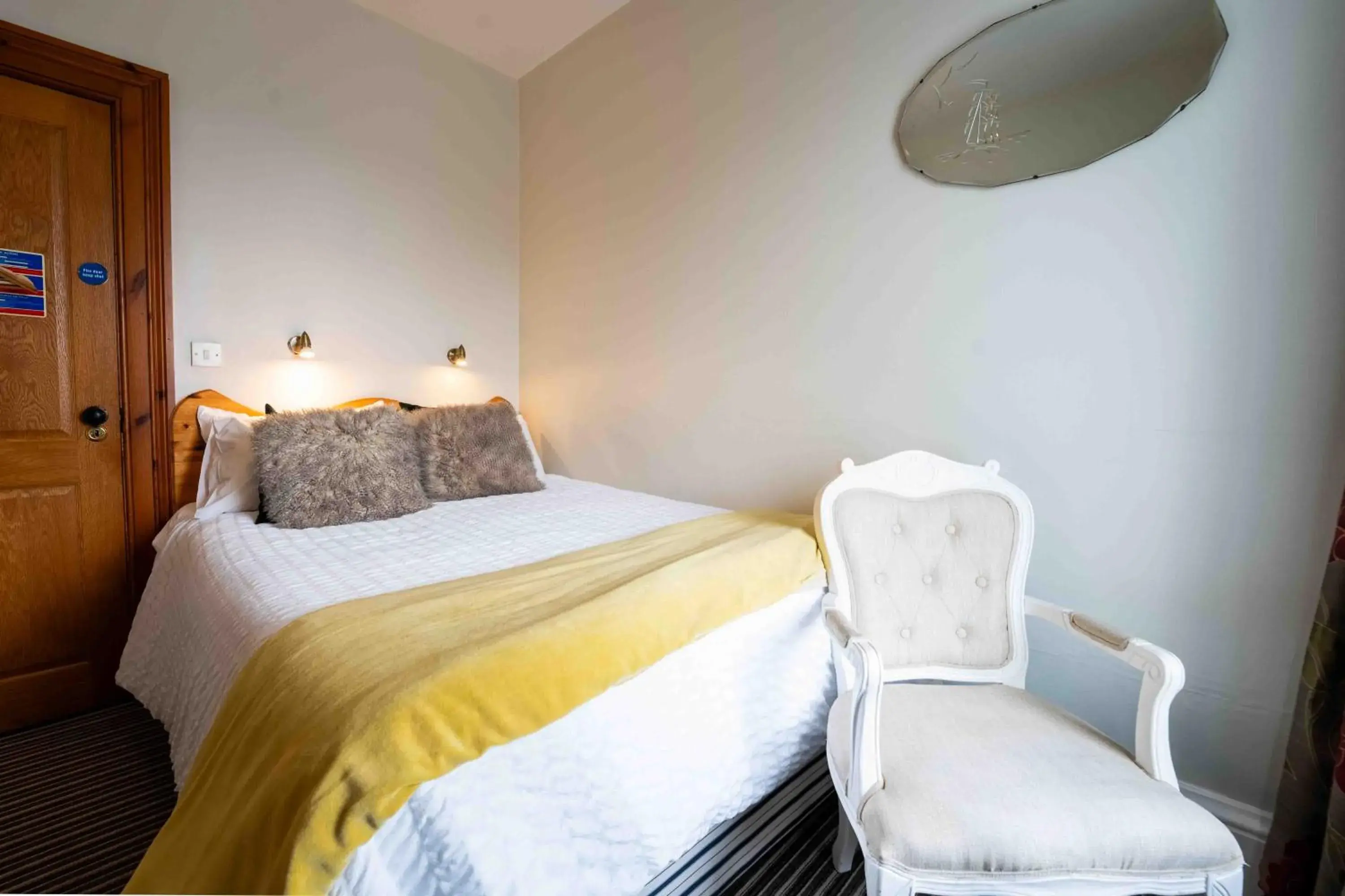 Budget Single Room (No Hot Tub) in Antrim House Guest Rooms & Suites Budget Single Room (No Hot Tub) in Antrim House Guest Rooms & Suites