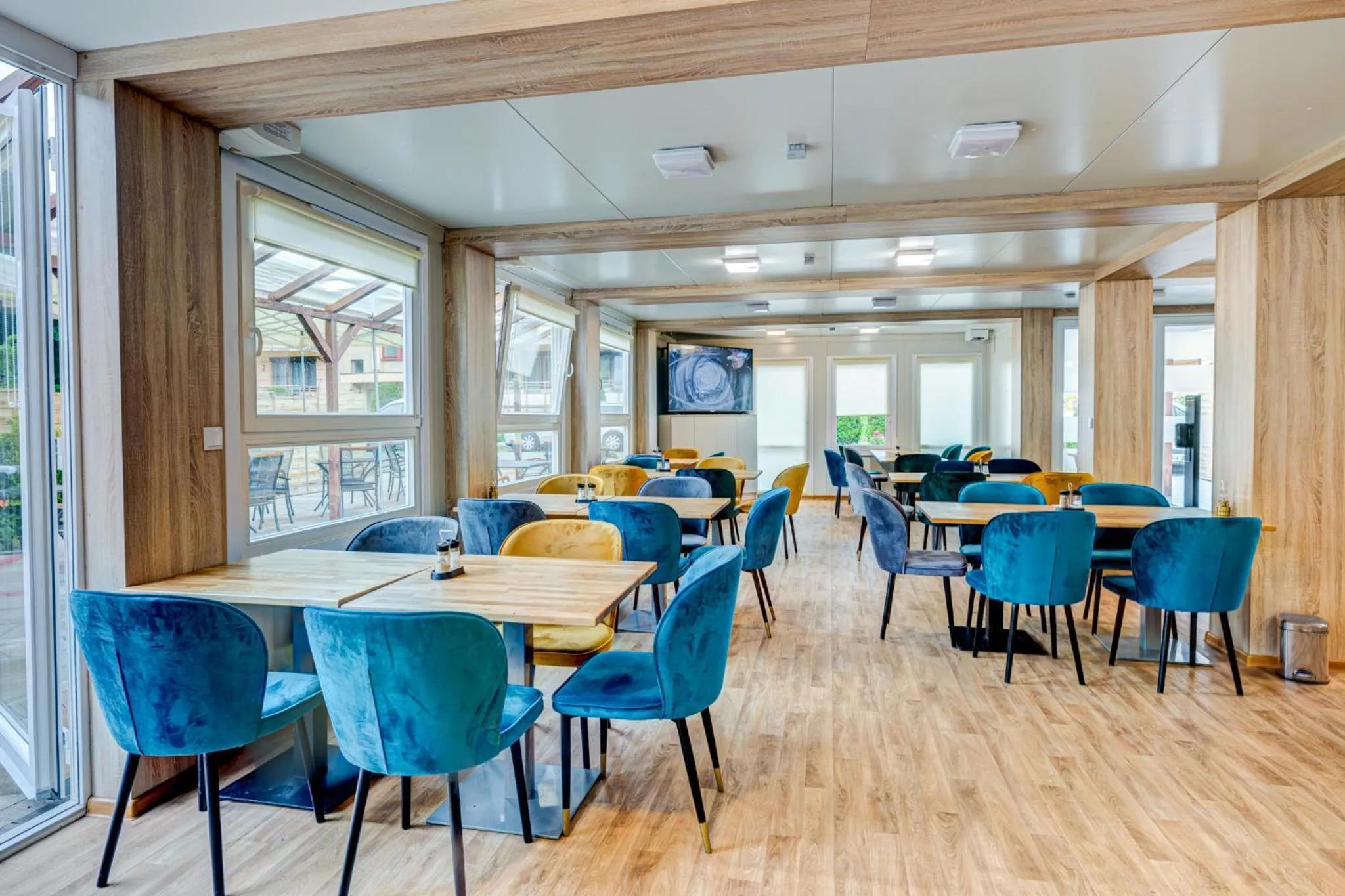 Restaurant/places to eat in Apartamenty Zdrojowa