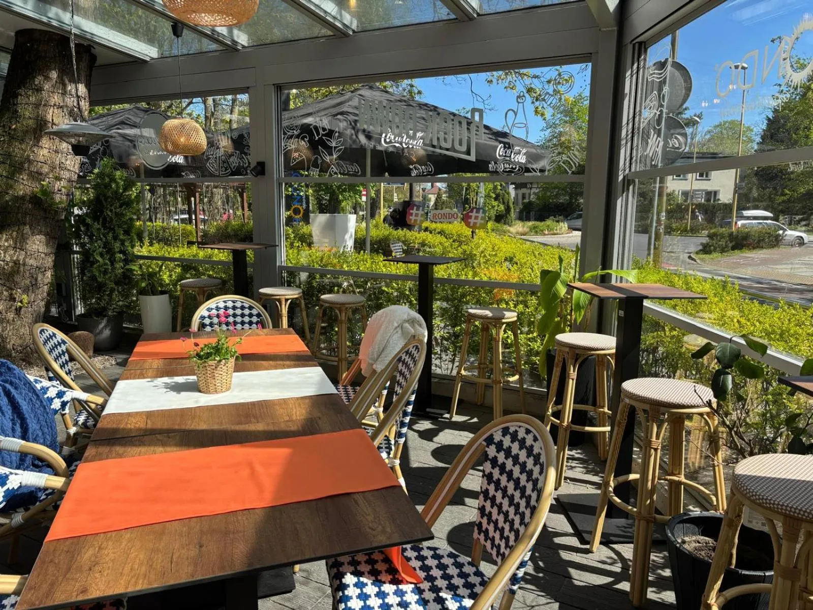 Restaurant/places to eat in Apartamenty Zdrojowa