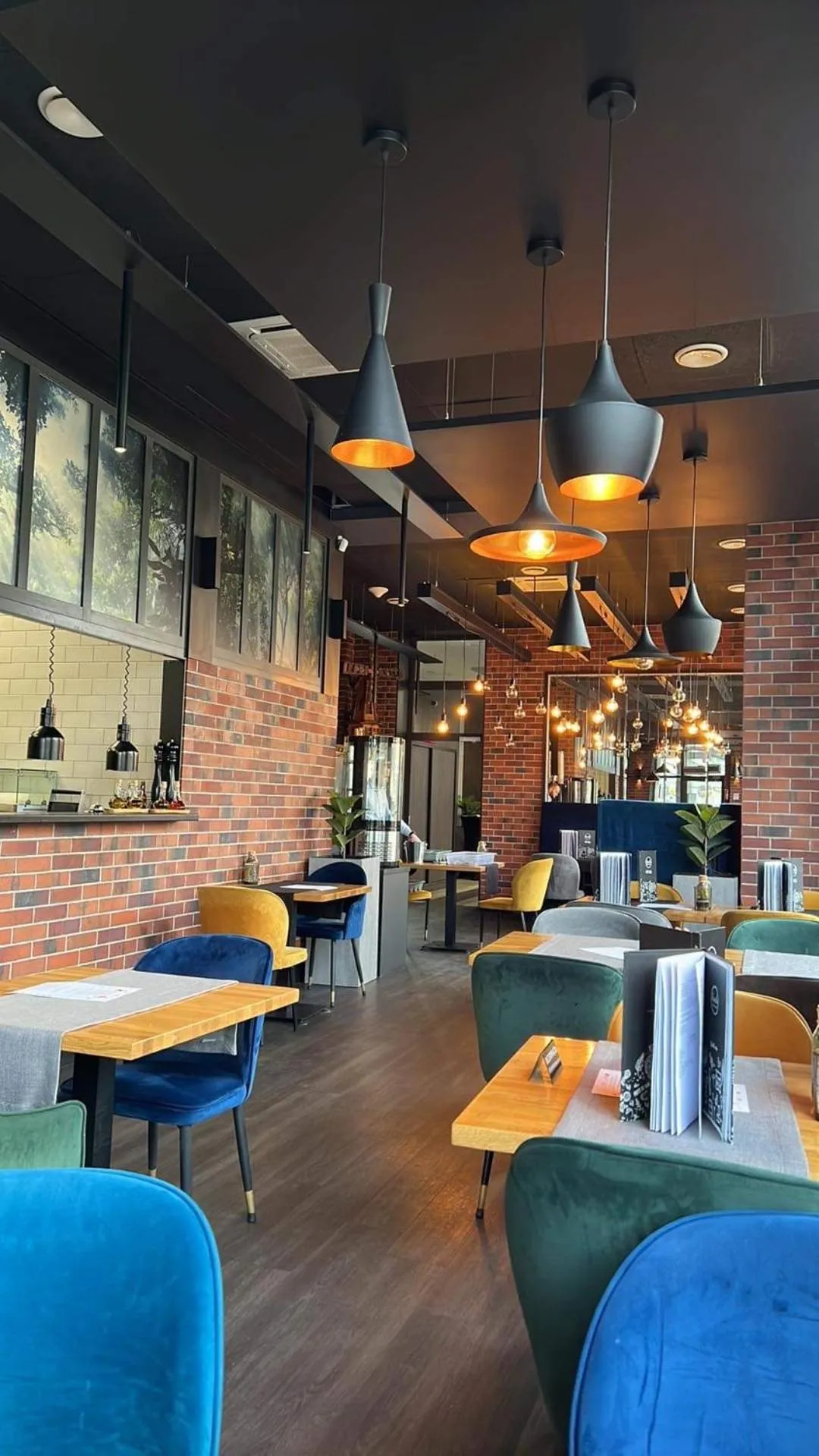 Restaurant/places to eat in Apartamenty Zdrojowa