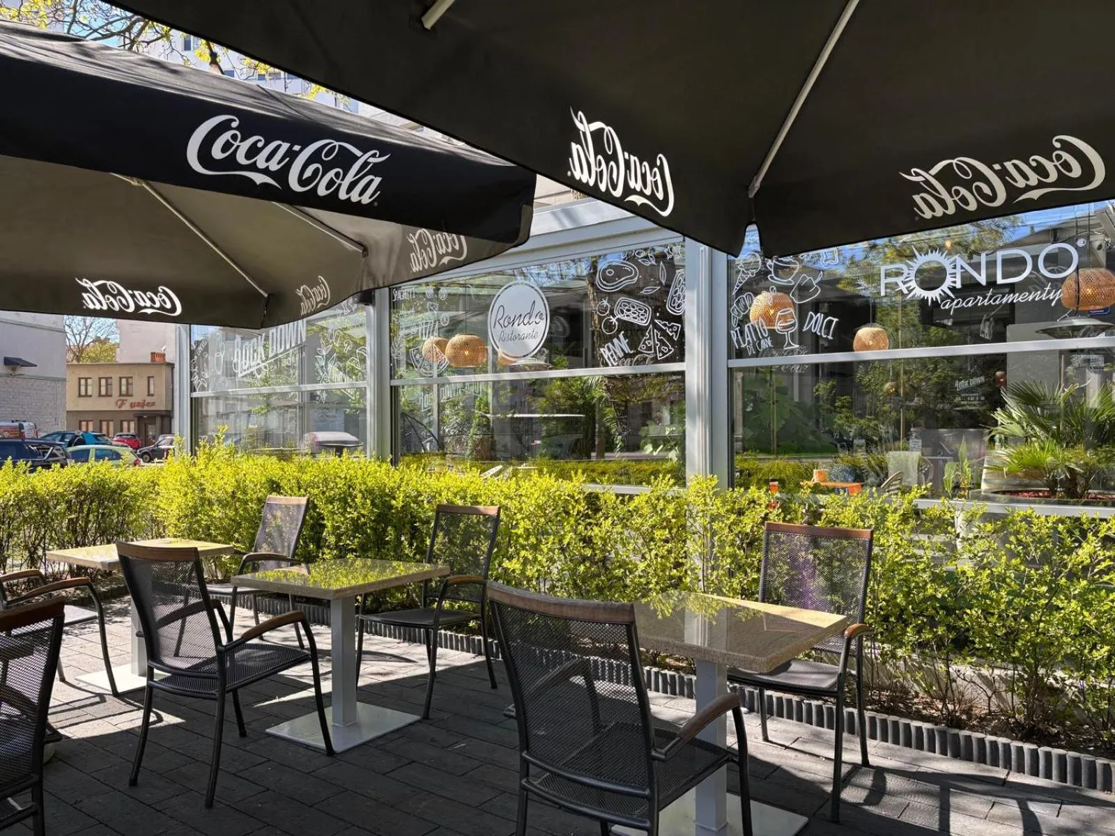 Restaurant/places to eat in Apartamenty Zdrojowa