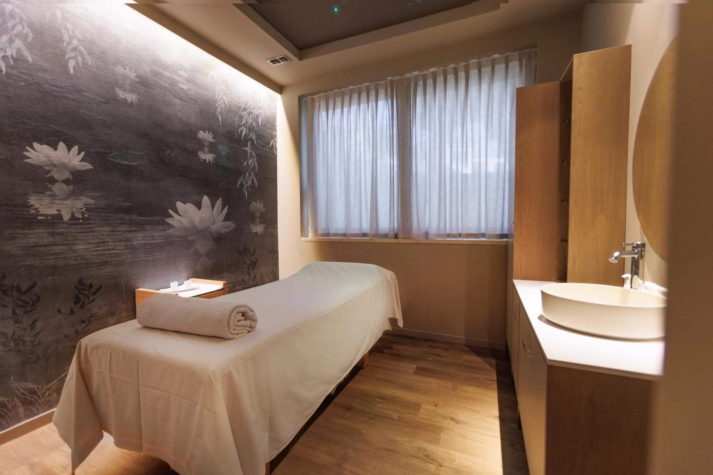 Massage, Bed in Park Hotel Imperial