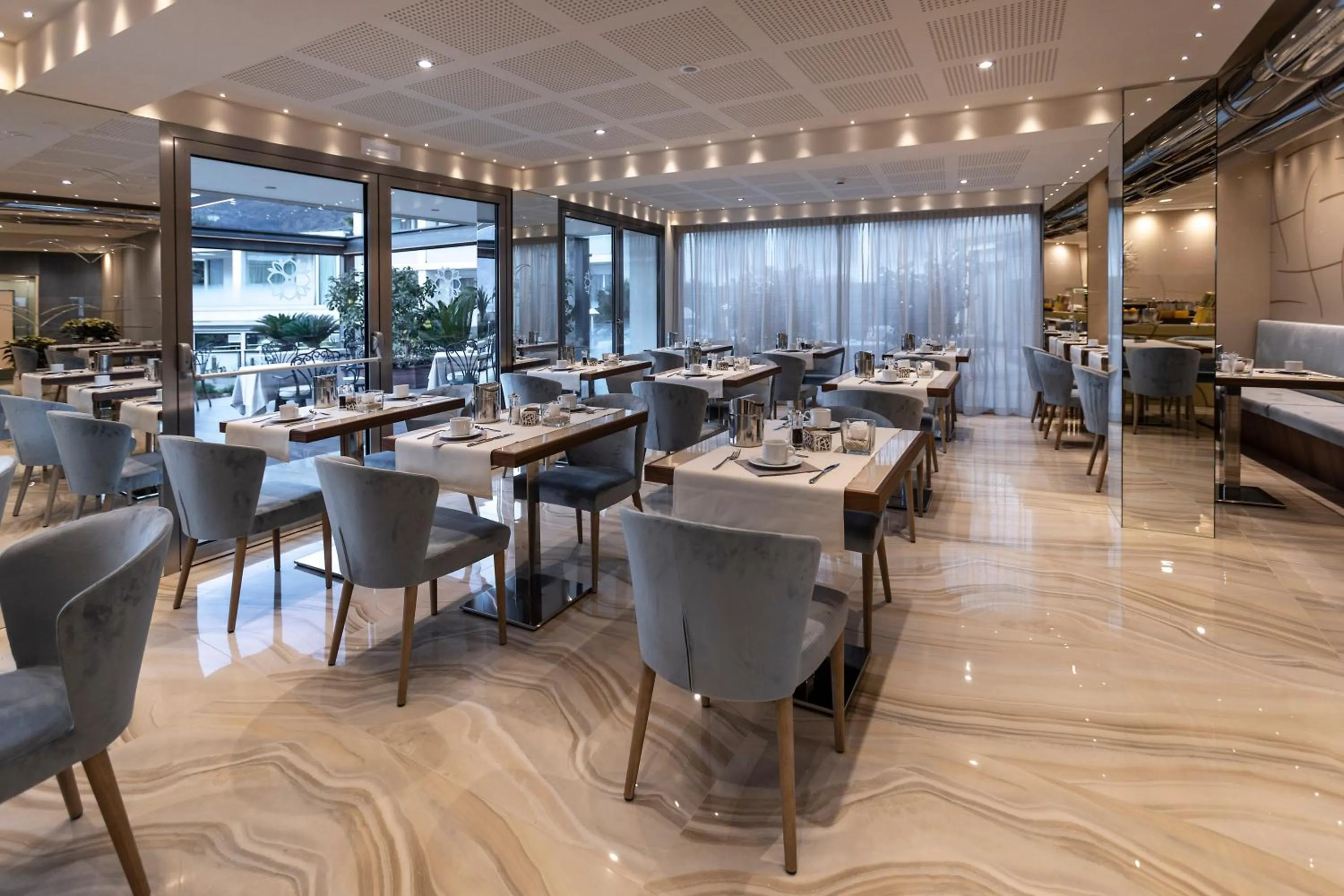 Restaurant/places to eat in Park Hotel Imperial