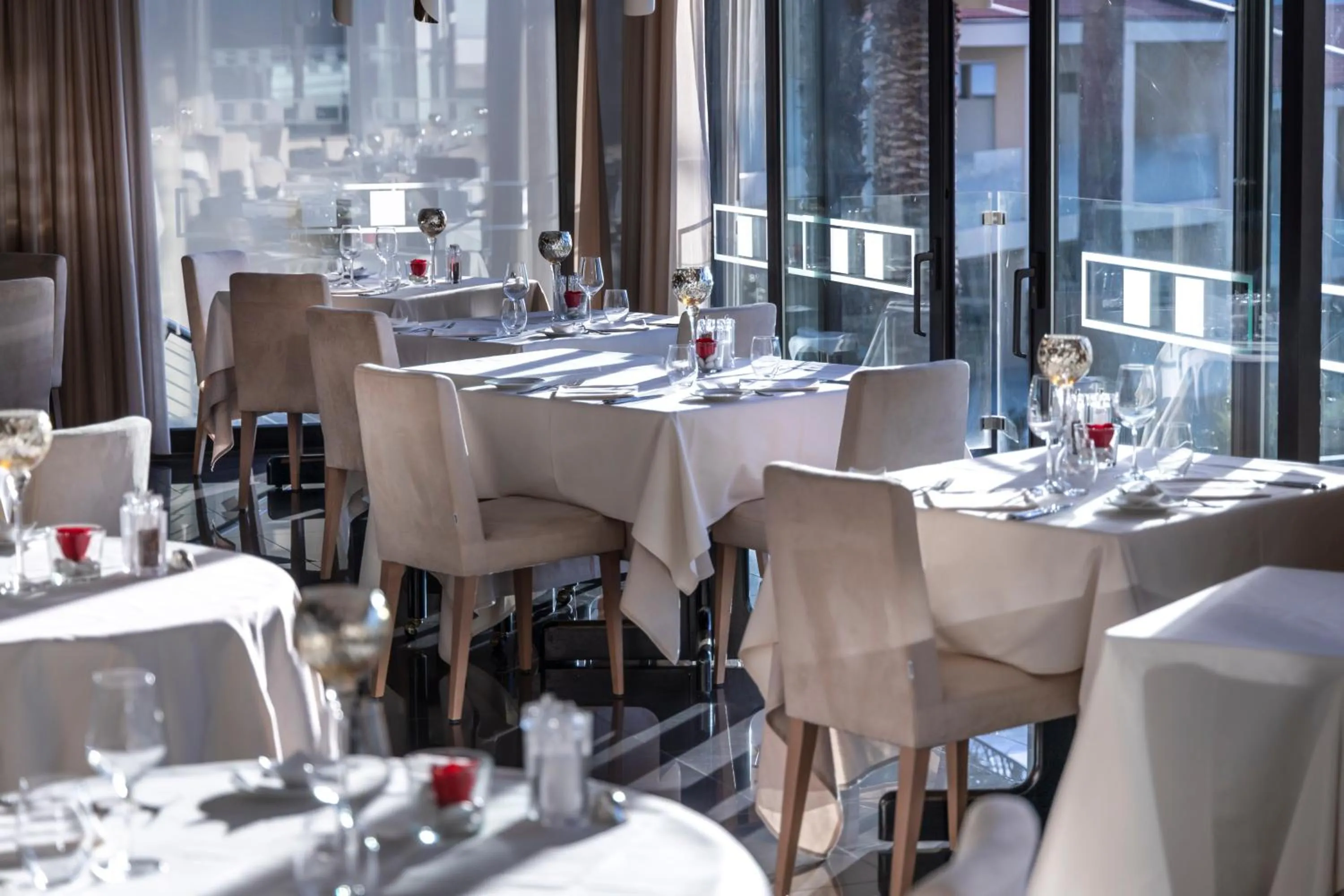 Restaurant/places to eat in Park Hotel Imperial