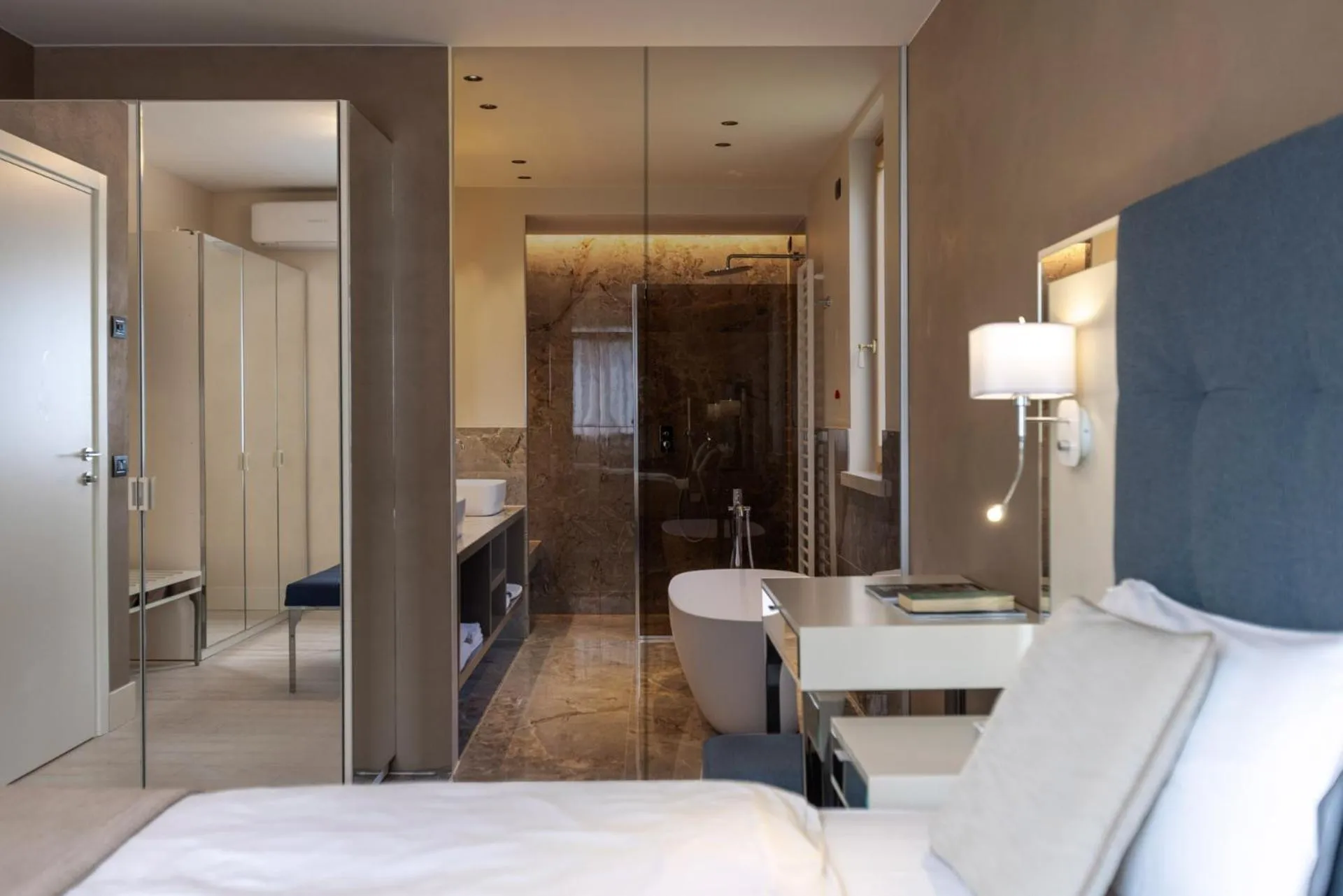 Bathroom, Bed in Park Hotel Imperial