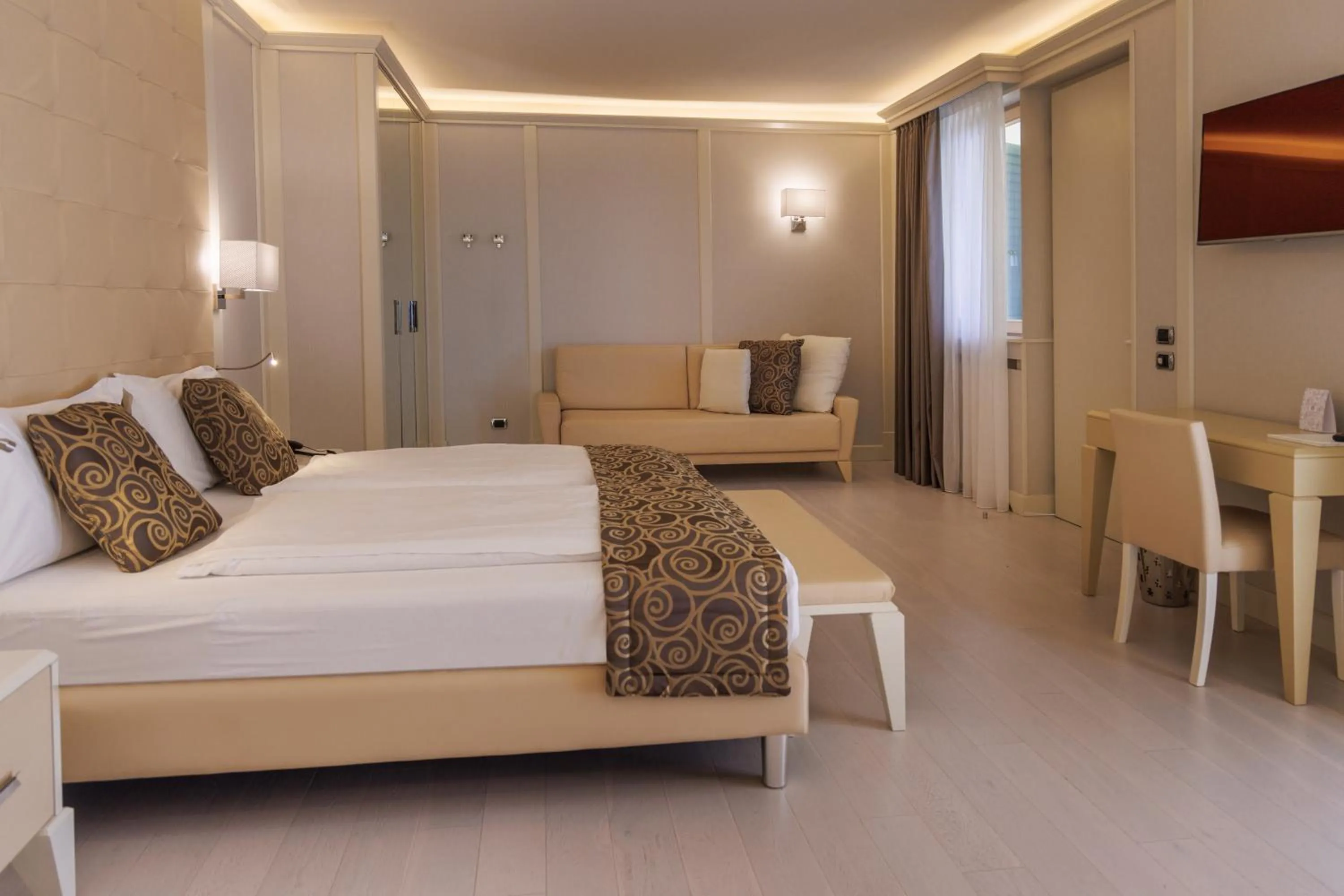 TV and multimedia, Bed in Park Hotel Imperial