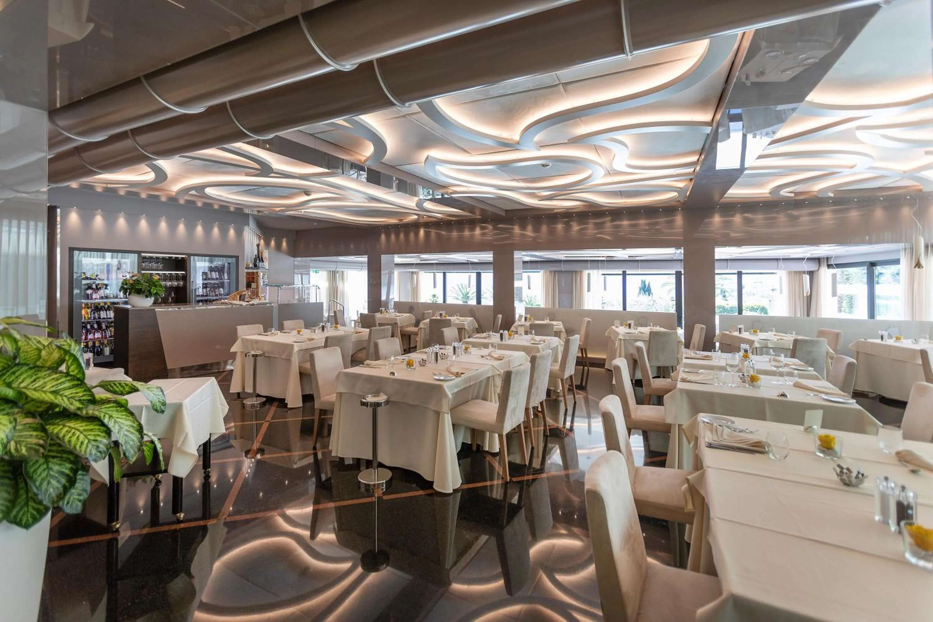 Restaurant/places to eat in Park Hotel Imperial