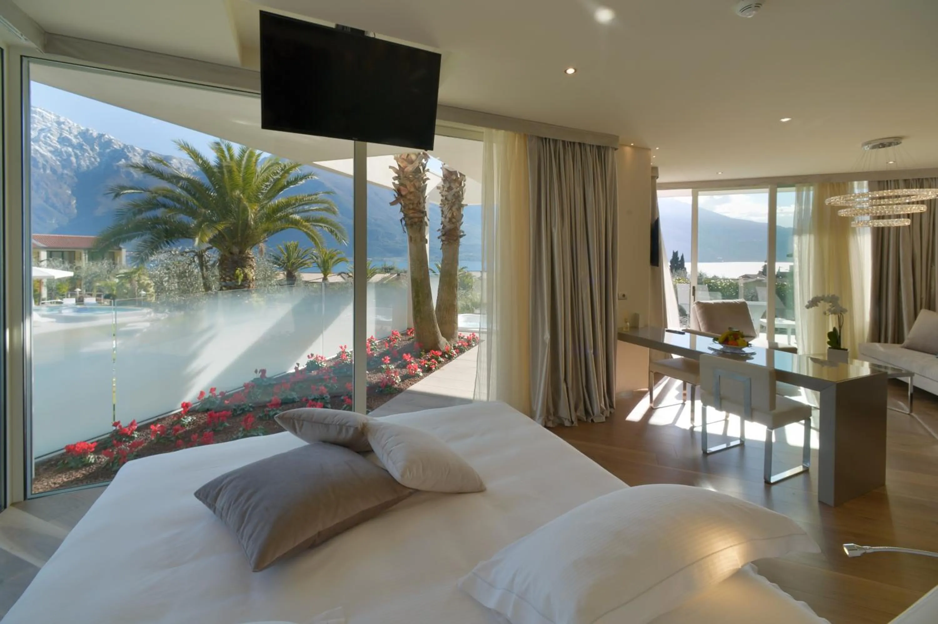 TV and multimedia, Bed in Park Hotel Imperial