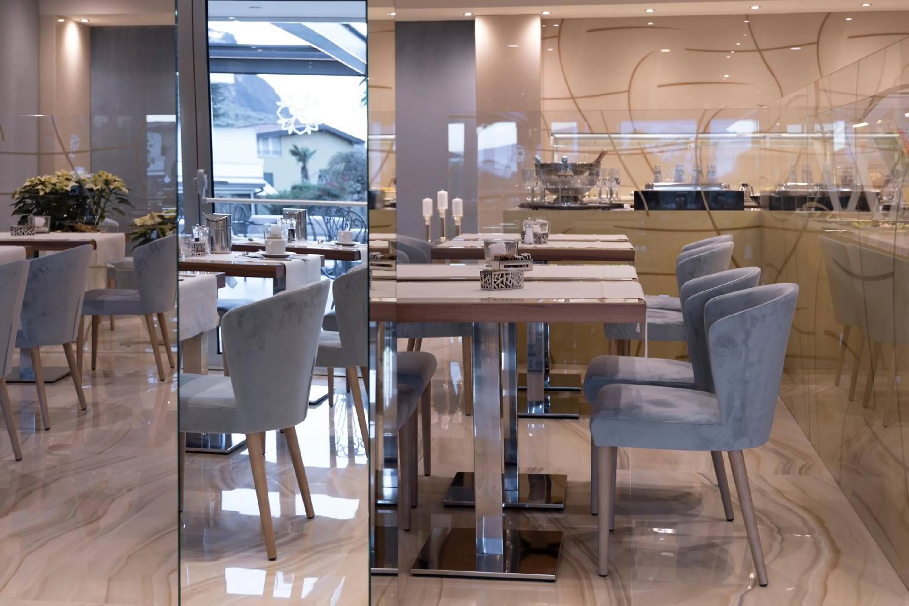 Restaurant/places to eat in Park Hotel Imperial