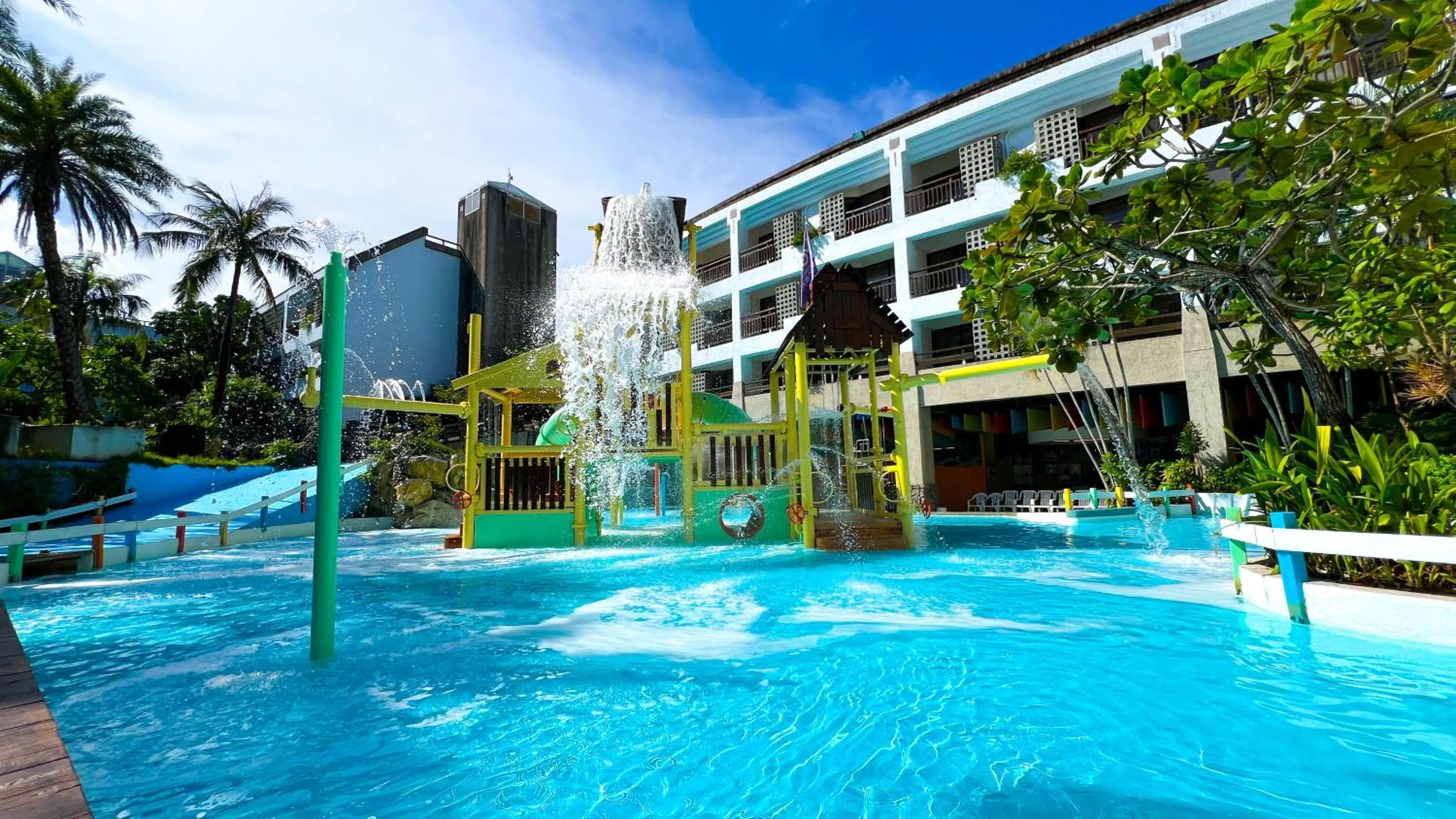 Swimming pool in Yoho Beach Resort Kenting