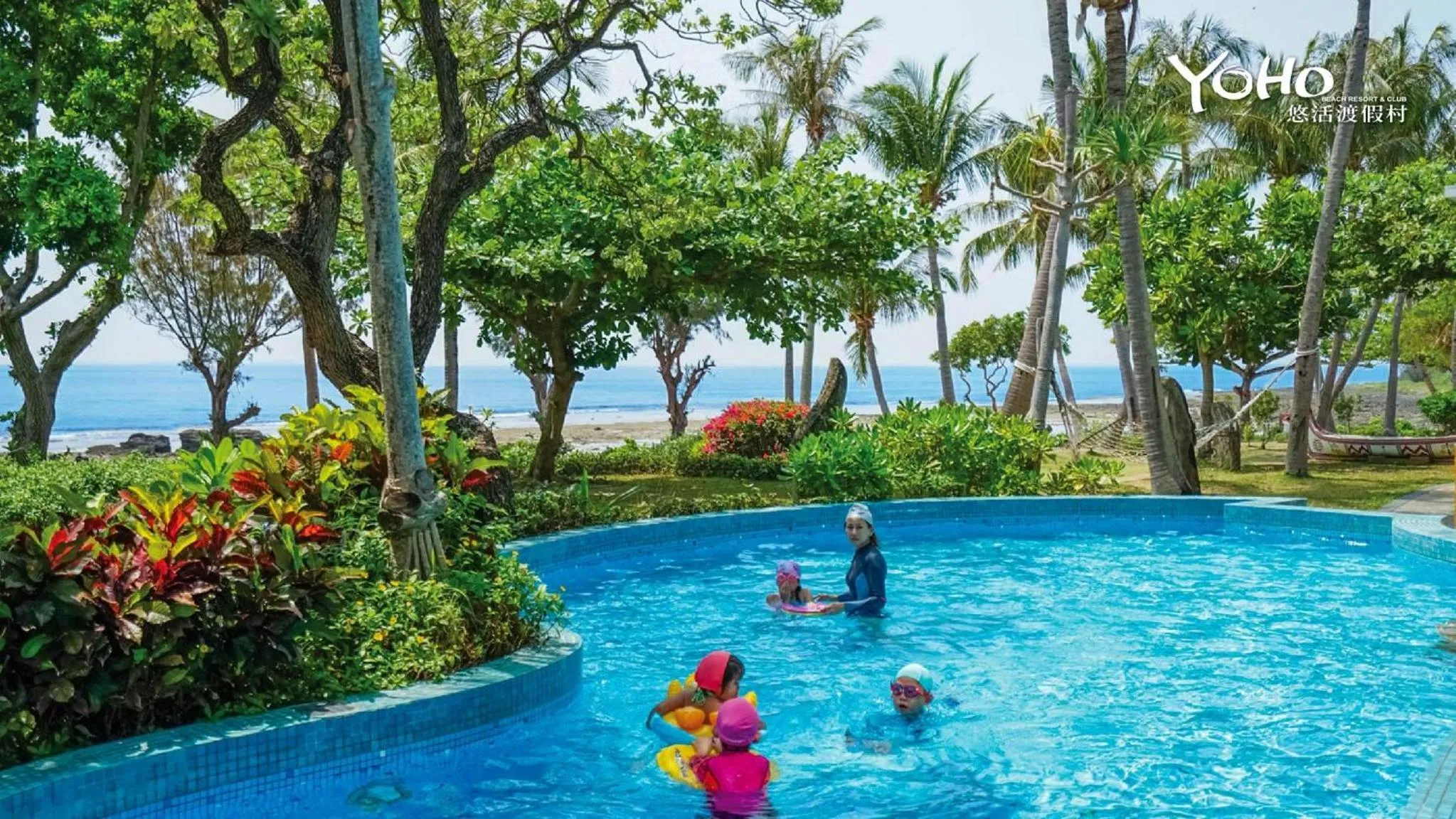 Swimming pool in Yoho Beach Resort Kenting