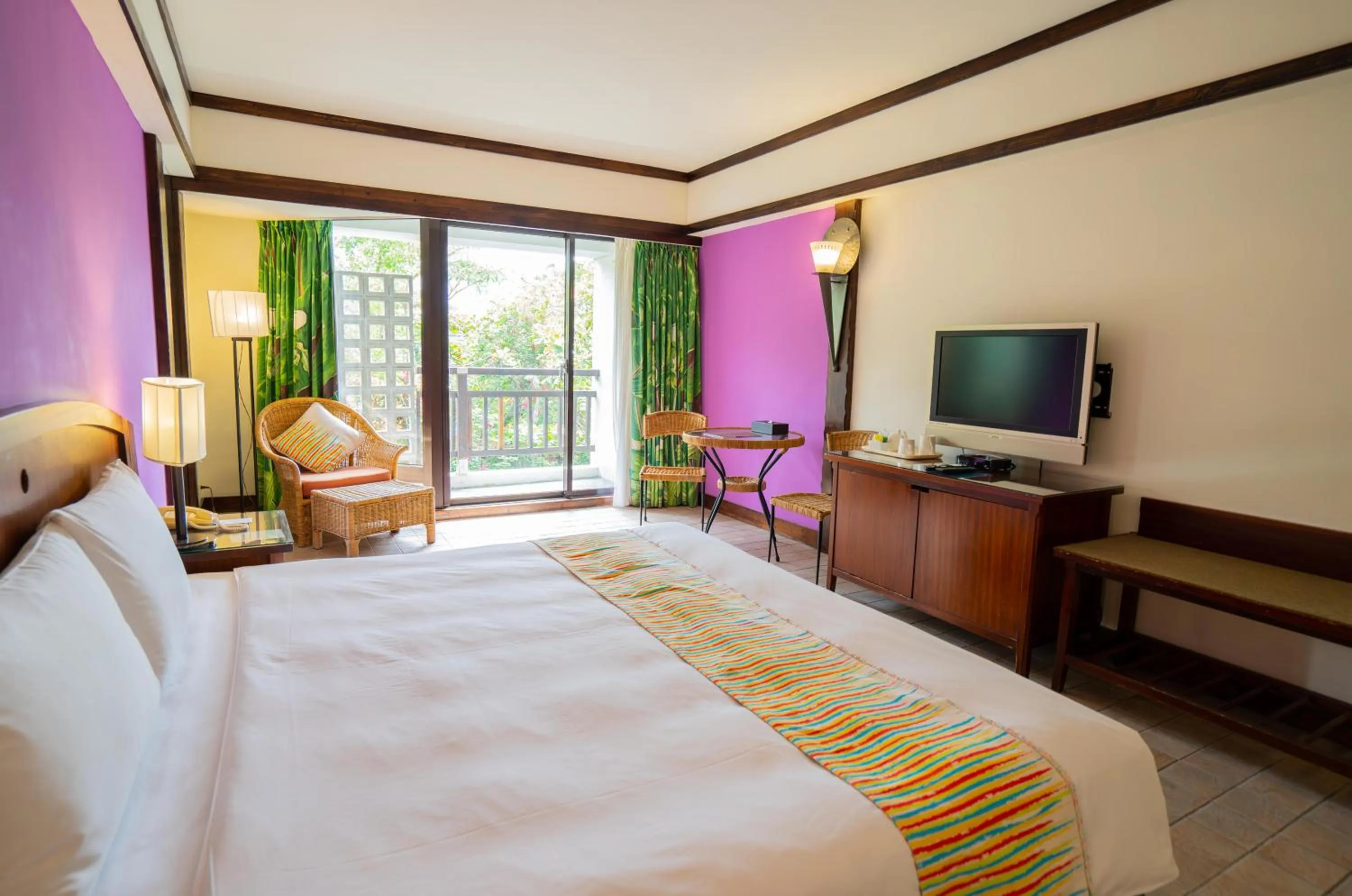 Photo of the whole room, Bed in Yoho Beach Resort Kenting