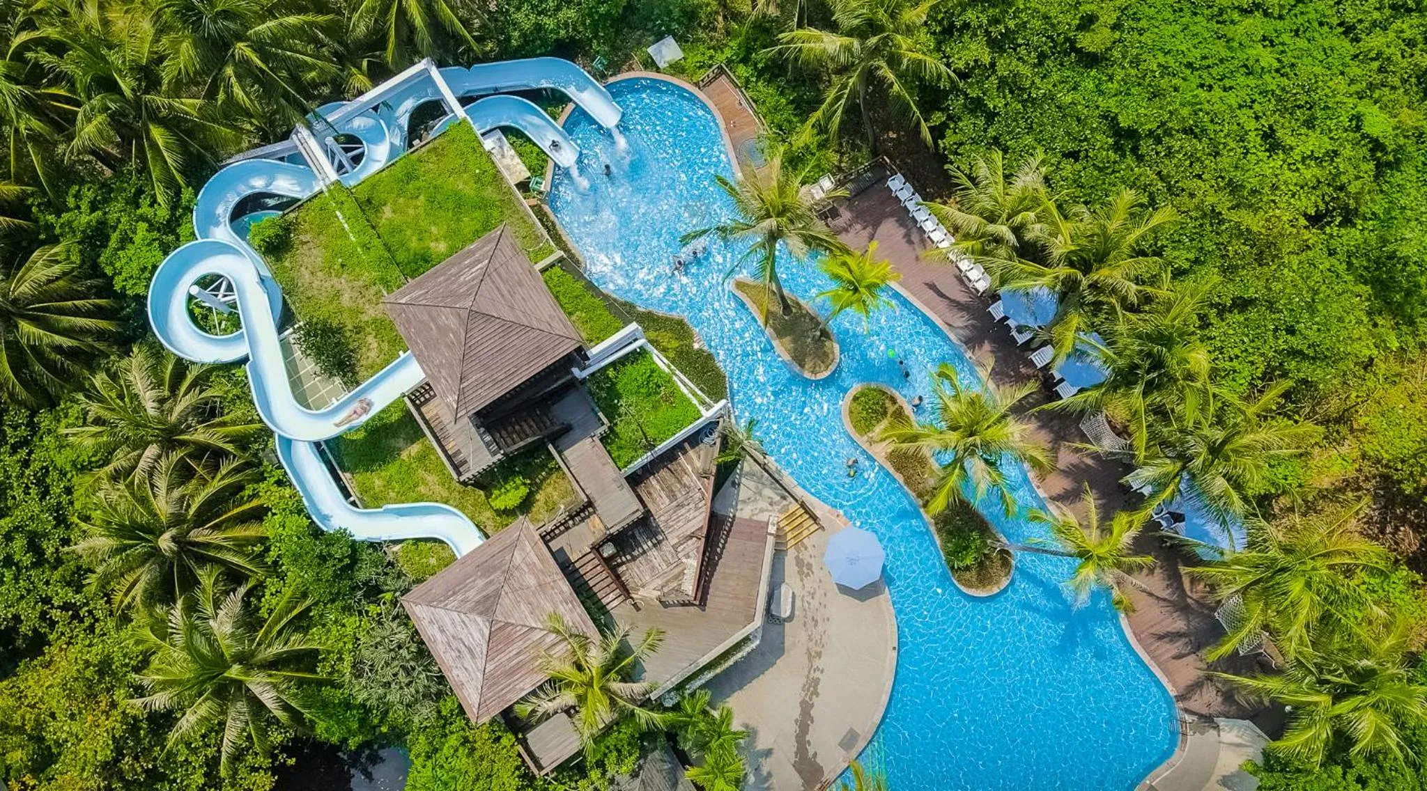 Swimming pool in Yoho Beach Resort Kenting