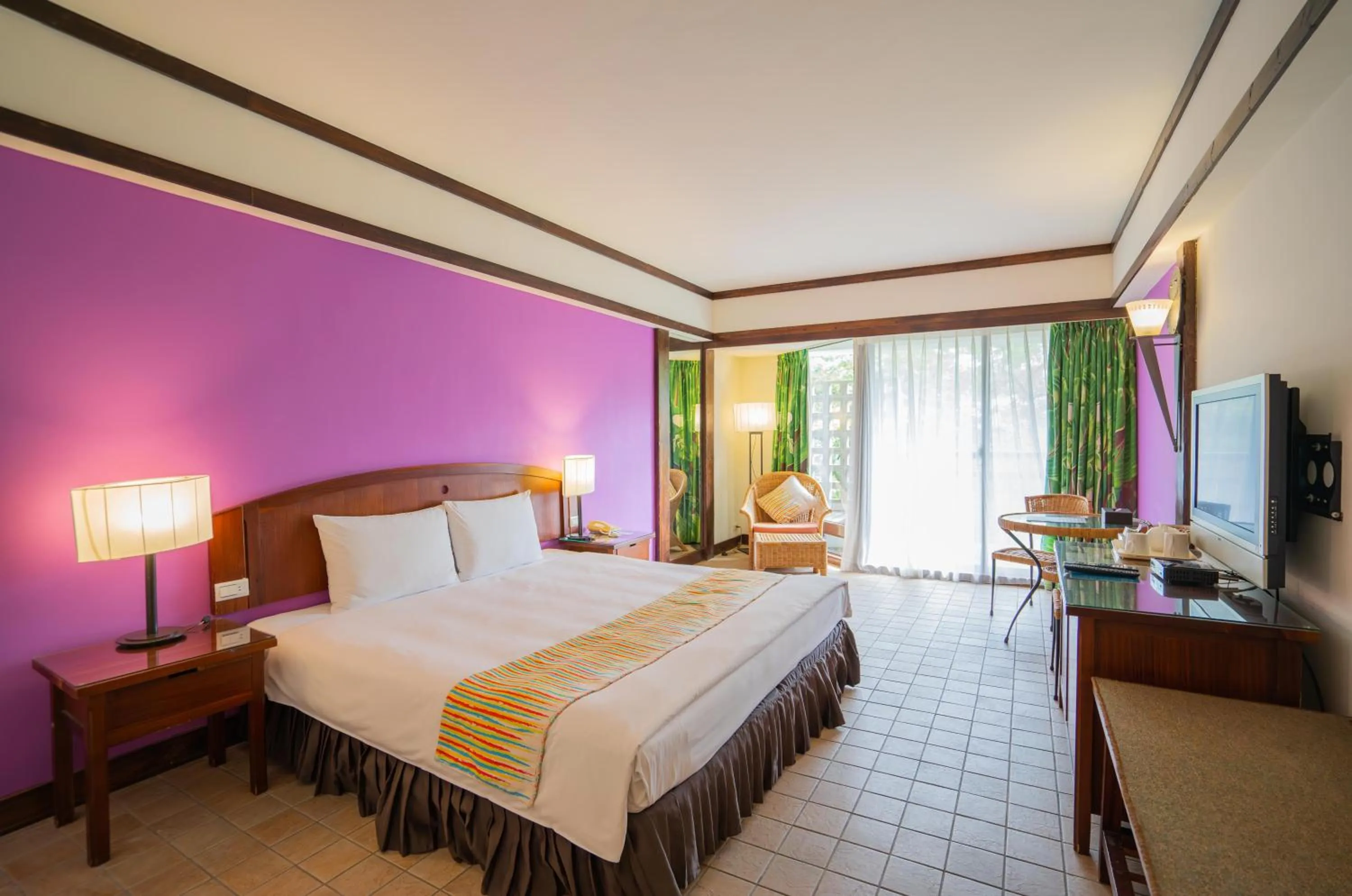 Photo of the whole room, Bed in Yoho Beach Resort Kenting