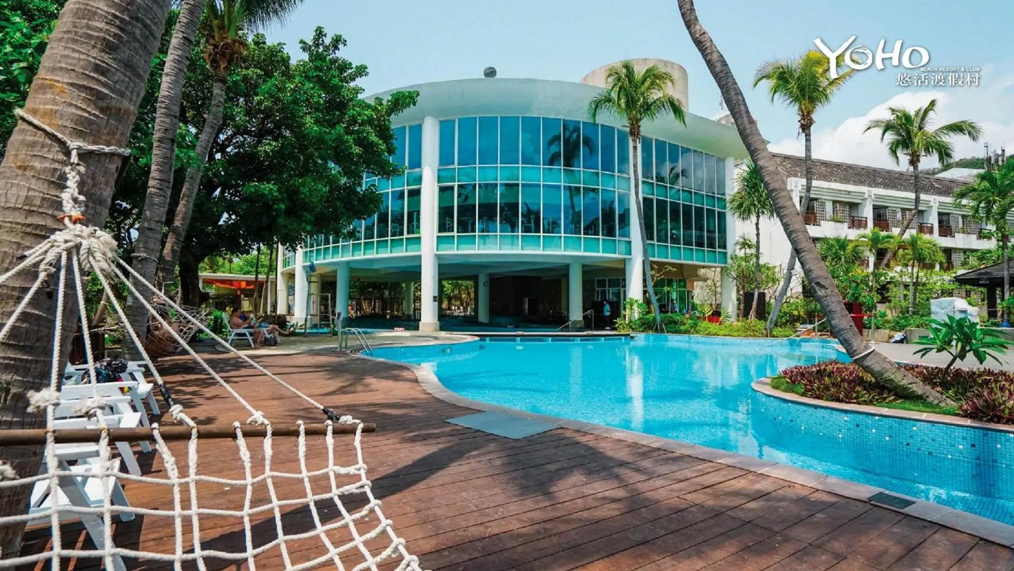 Swimming pool in Yoho Beach Resort Kenting