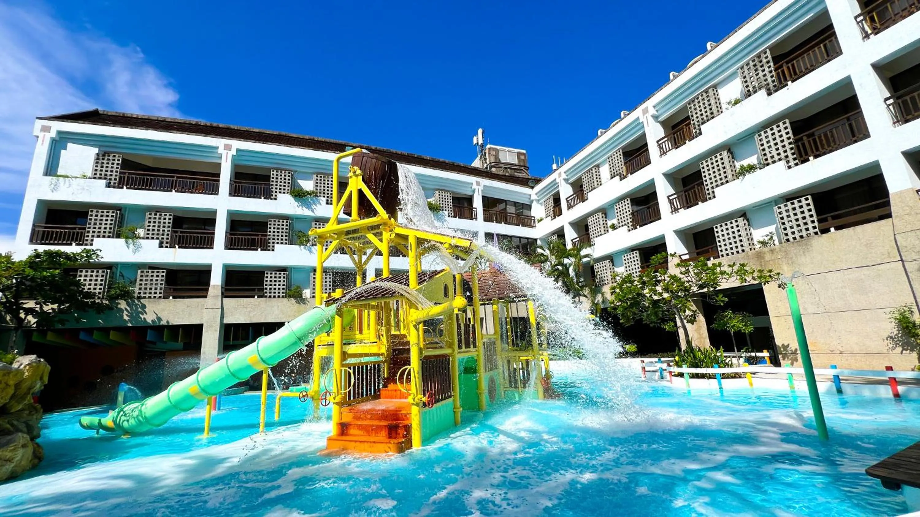 Swimming pool in Yoho Beach Resort Kenting