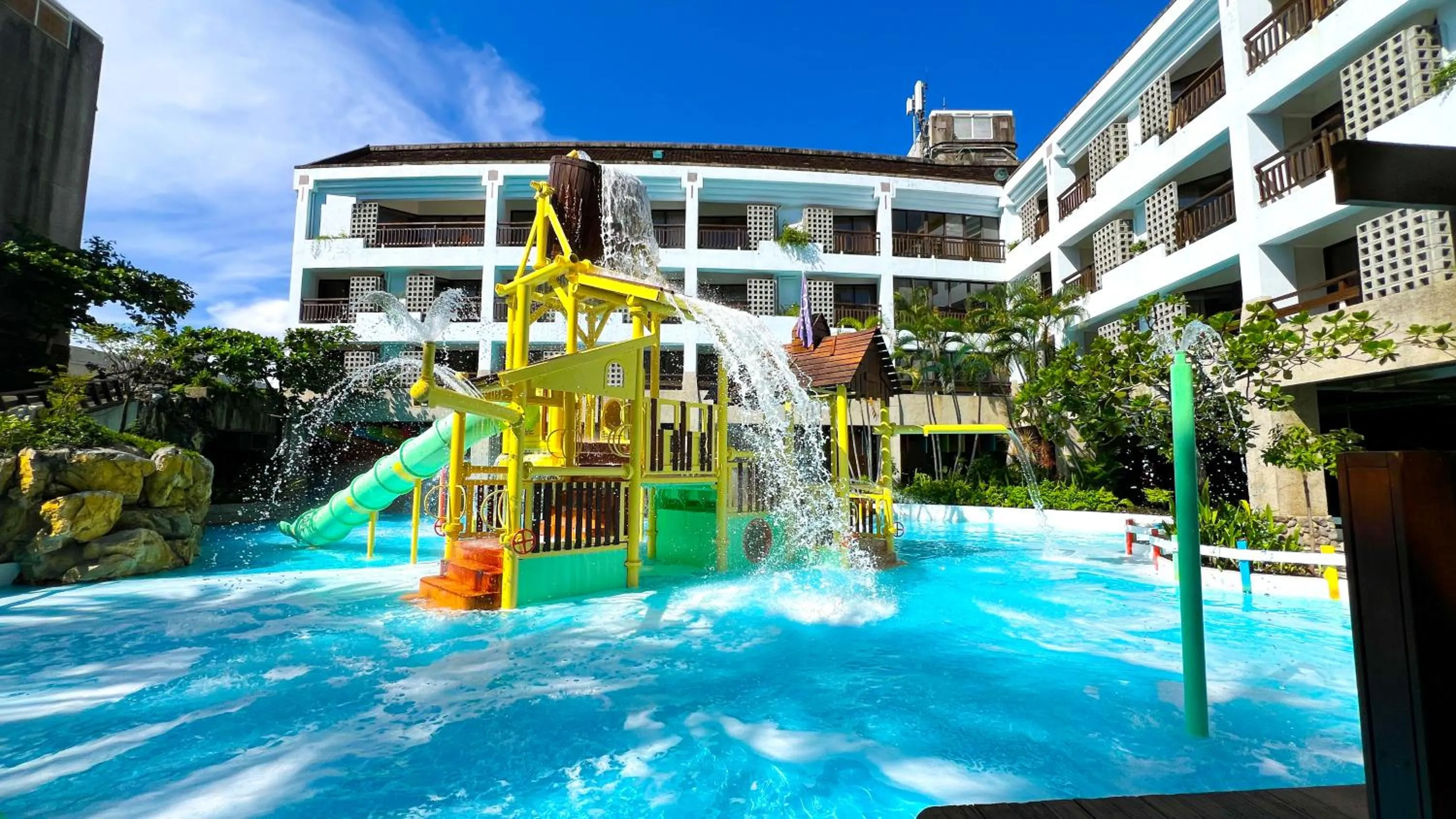 Swimming pool in Yoho Beach Resort Kenting