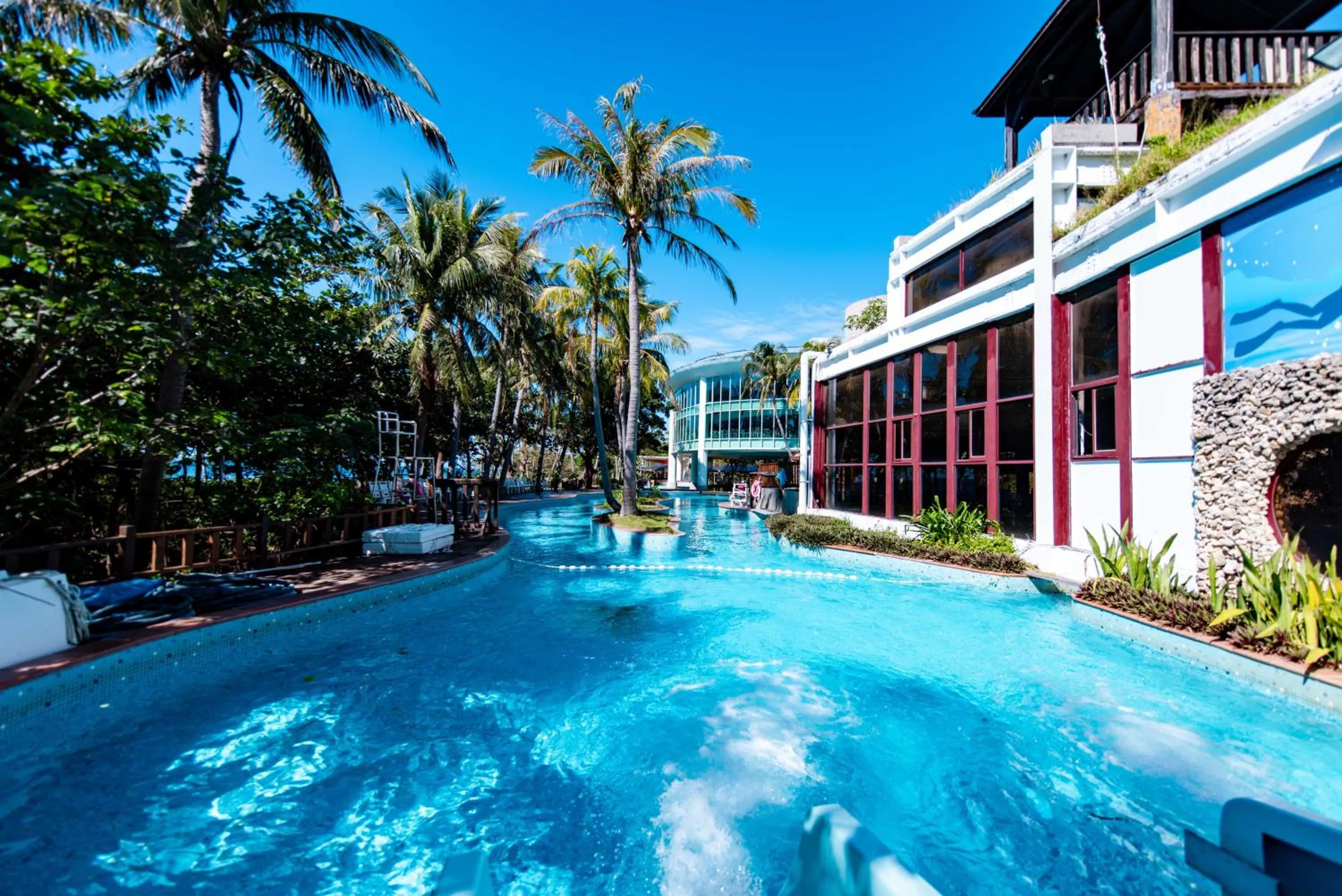 Swimming pool in Yoho Beach Resort Kenting