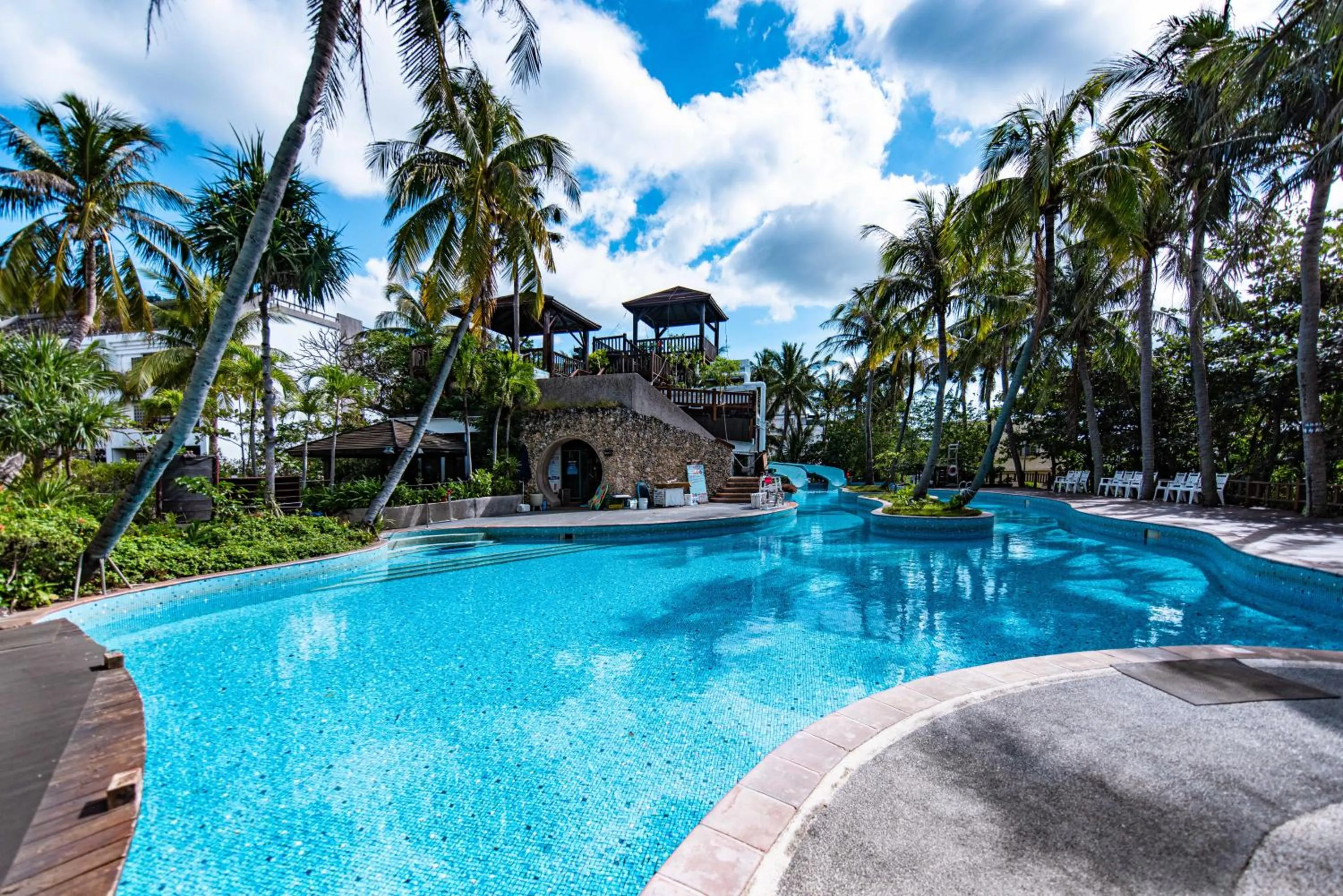Swimming pool in Yoho Beach Resort Kenting