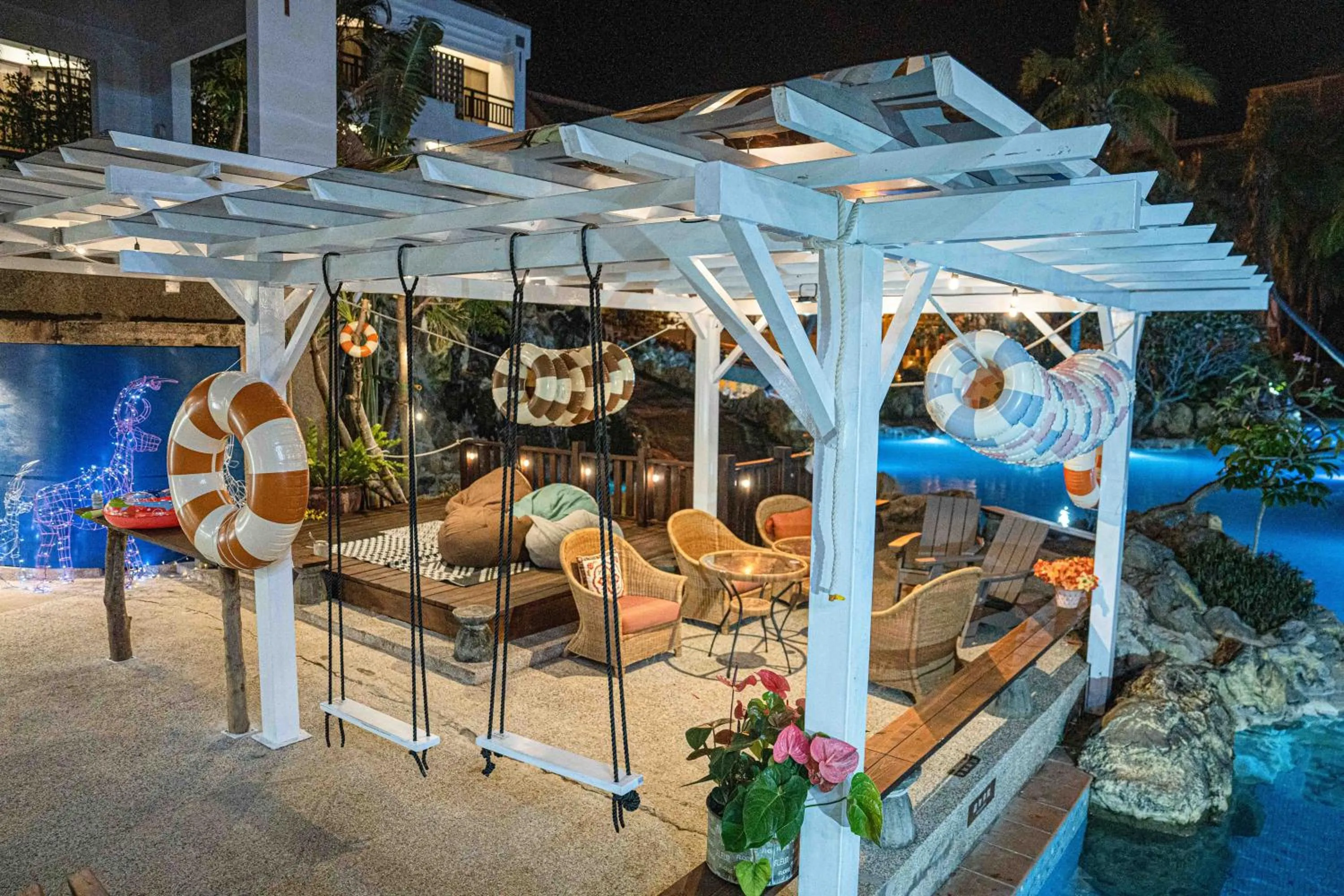 Swimming pool in Yoho Beach Resort Kenting