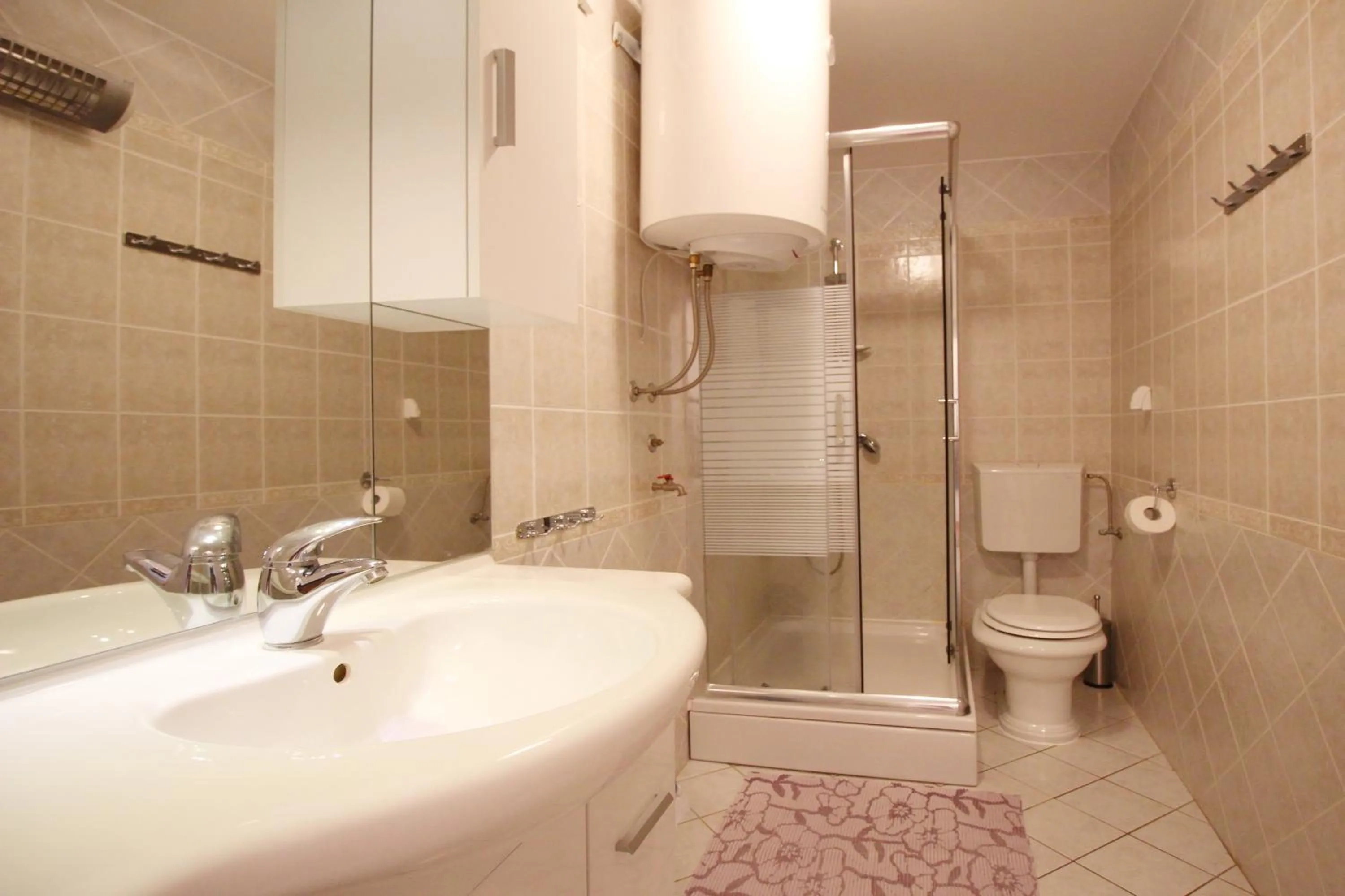 Shower in Apartment Pintar Beach