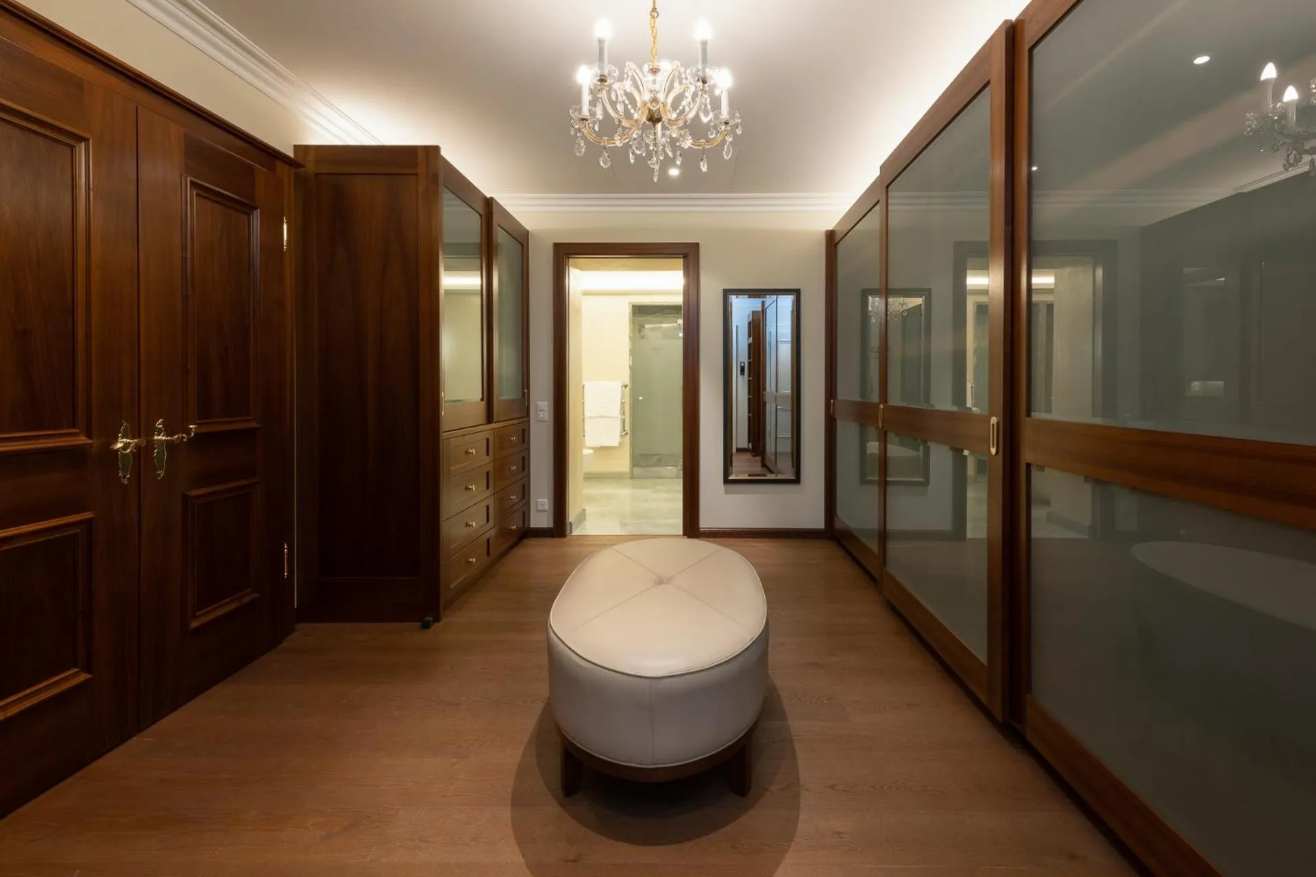 wardrobe in Suvretta House