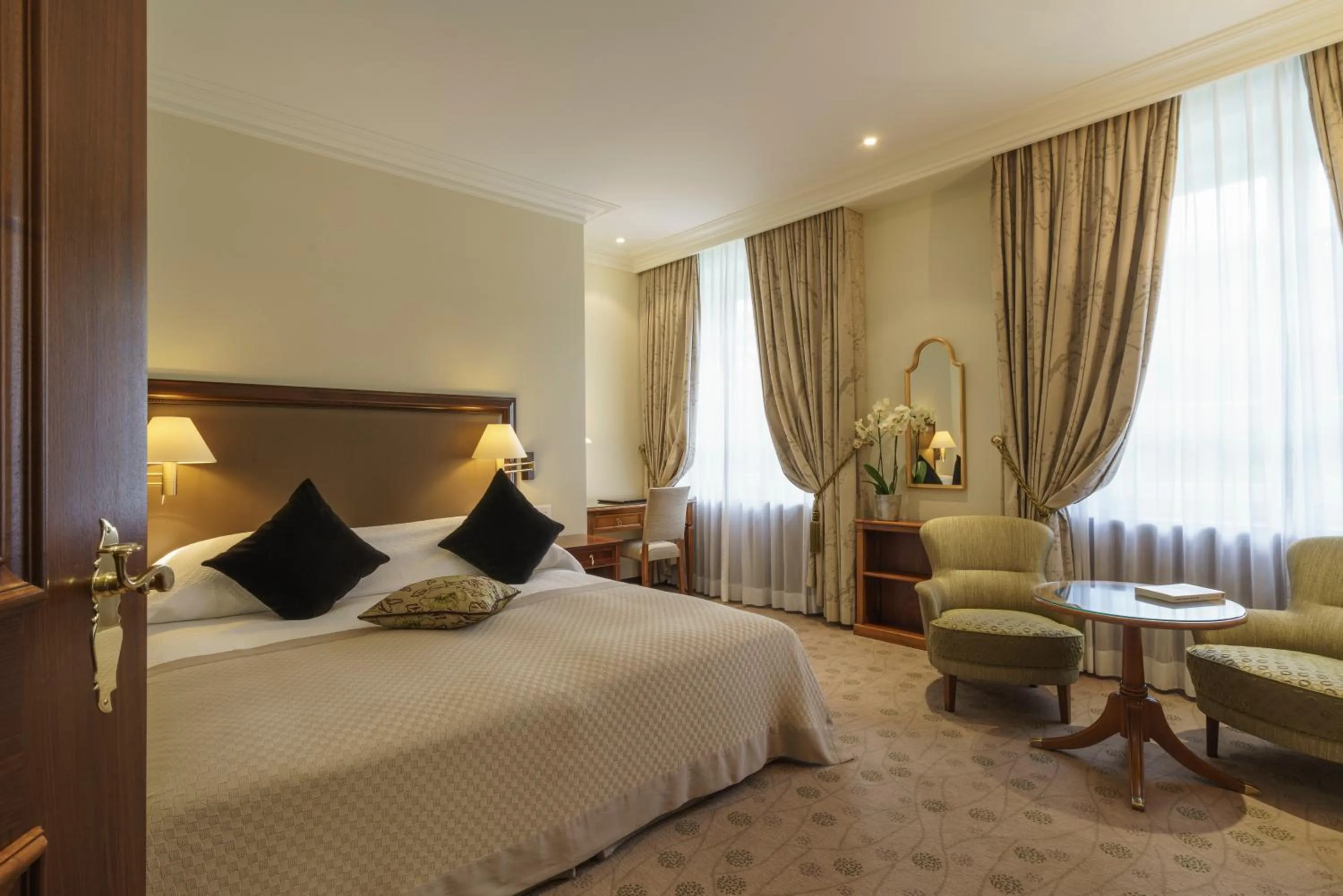 Bedroom, Bed in Suvretta House