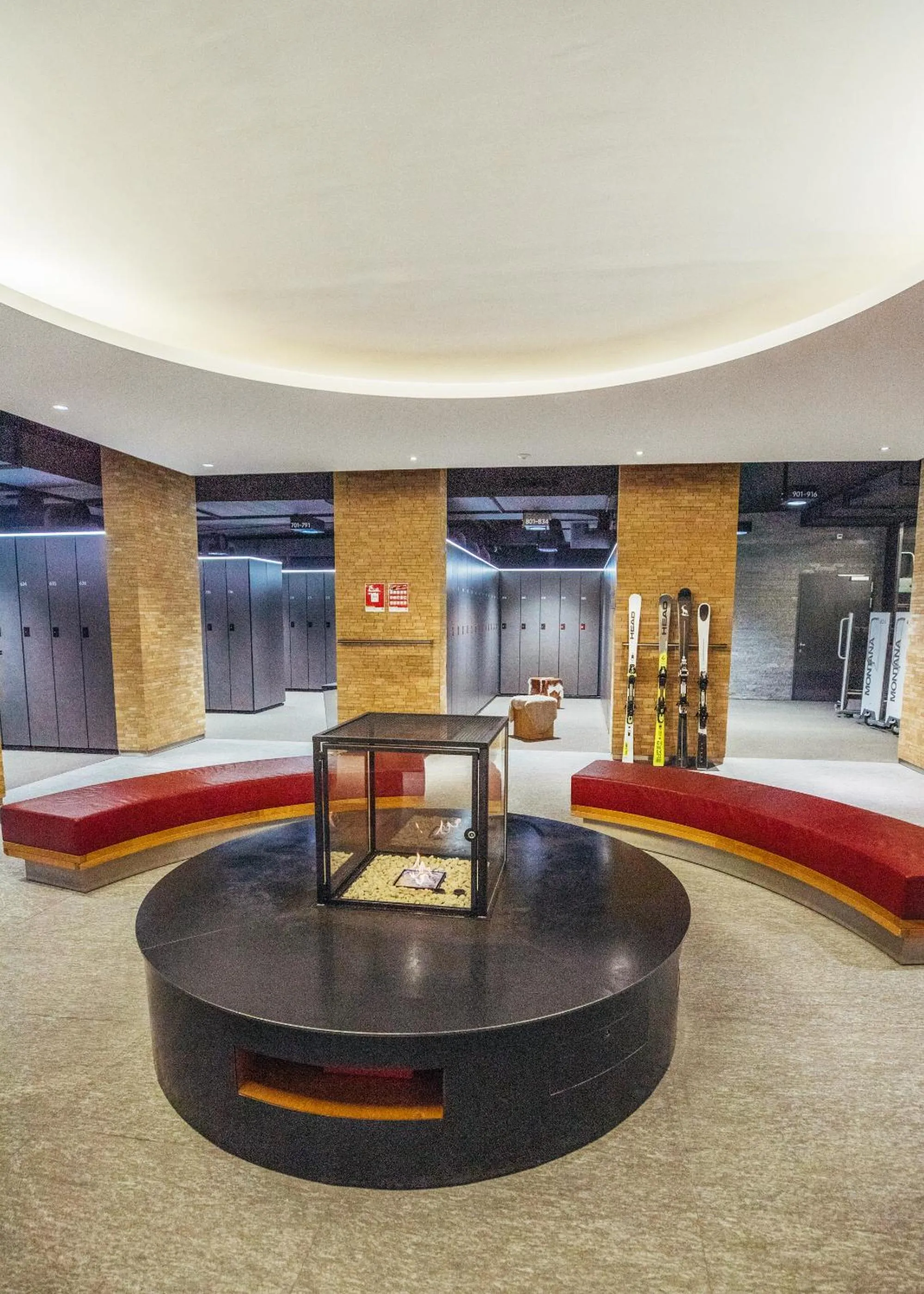 Skiing, Bed in Suvretta House