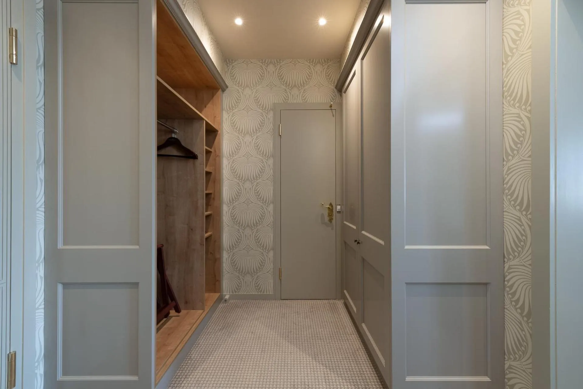 wardrobe in Suvretta House