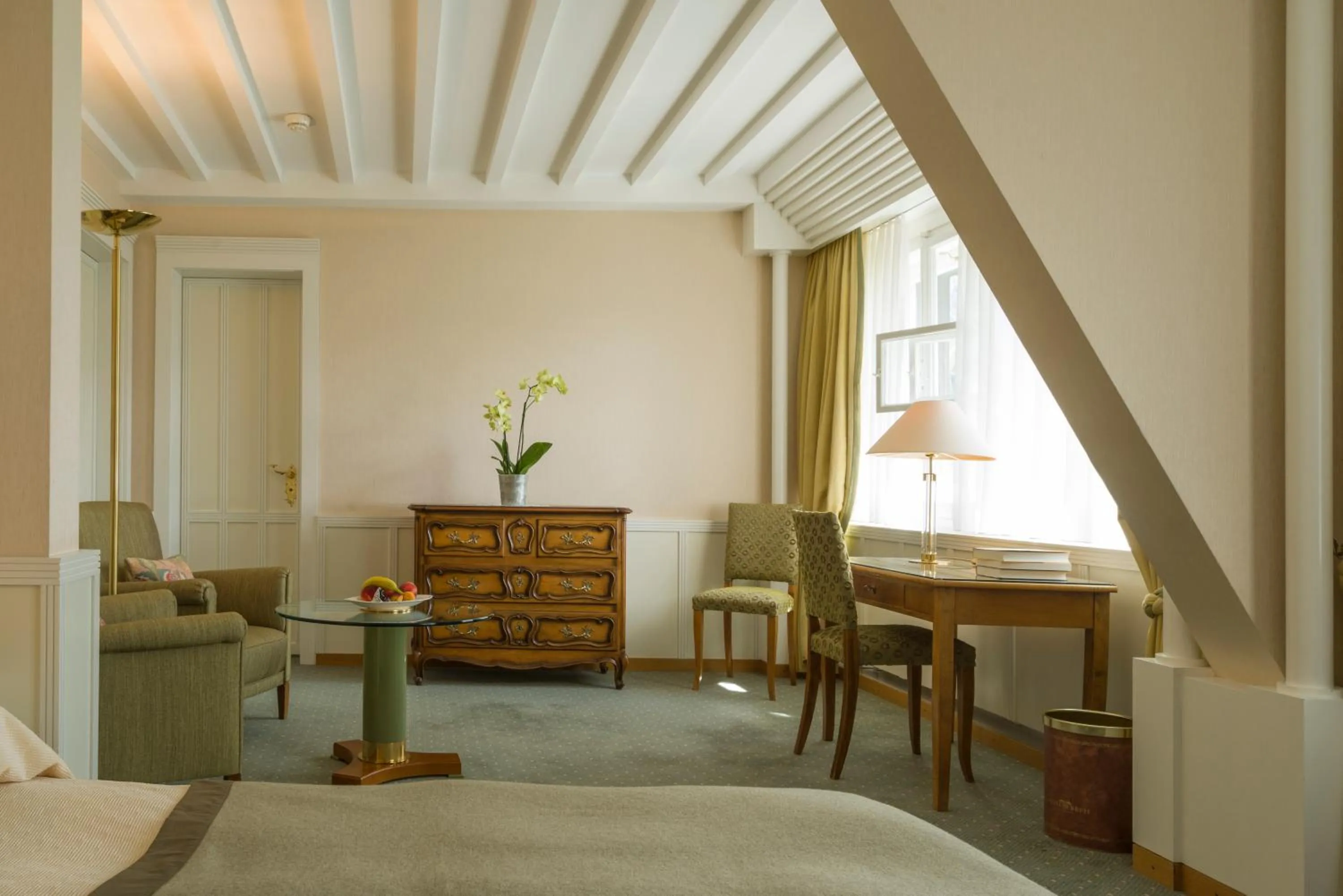 Living room, Bed in Suvretta House