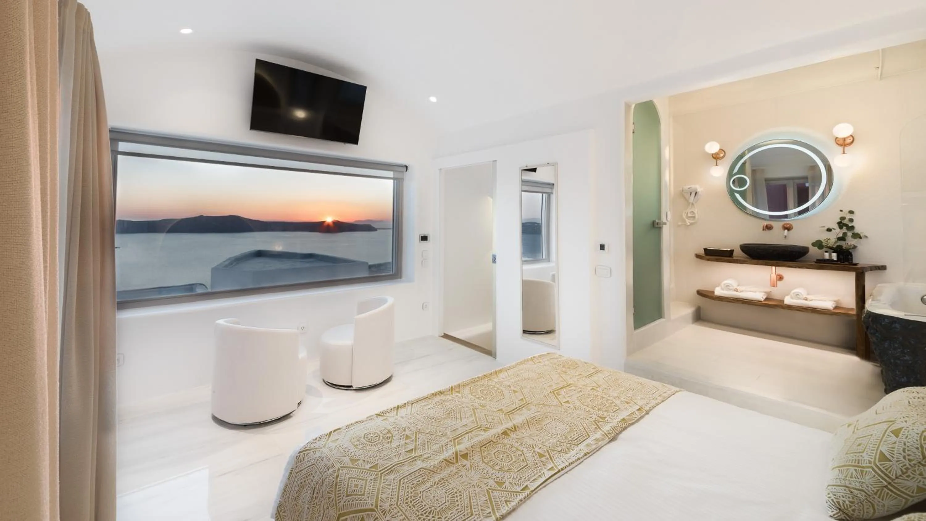 Bed in Emfasis Luxury Villa